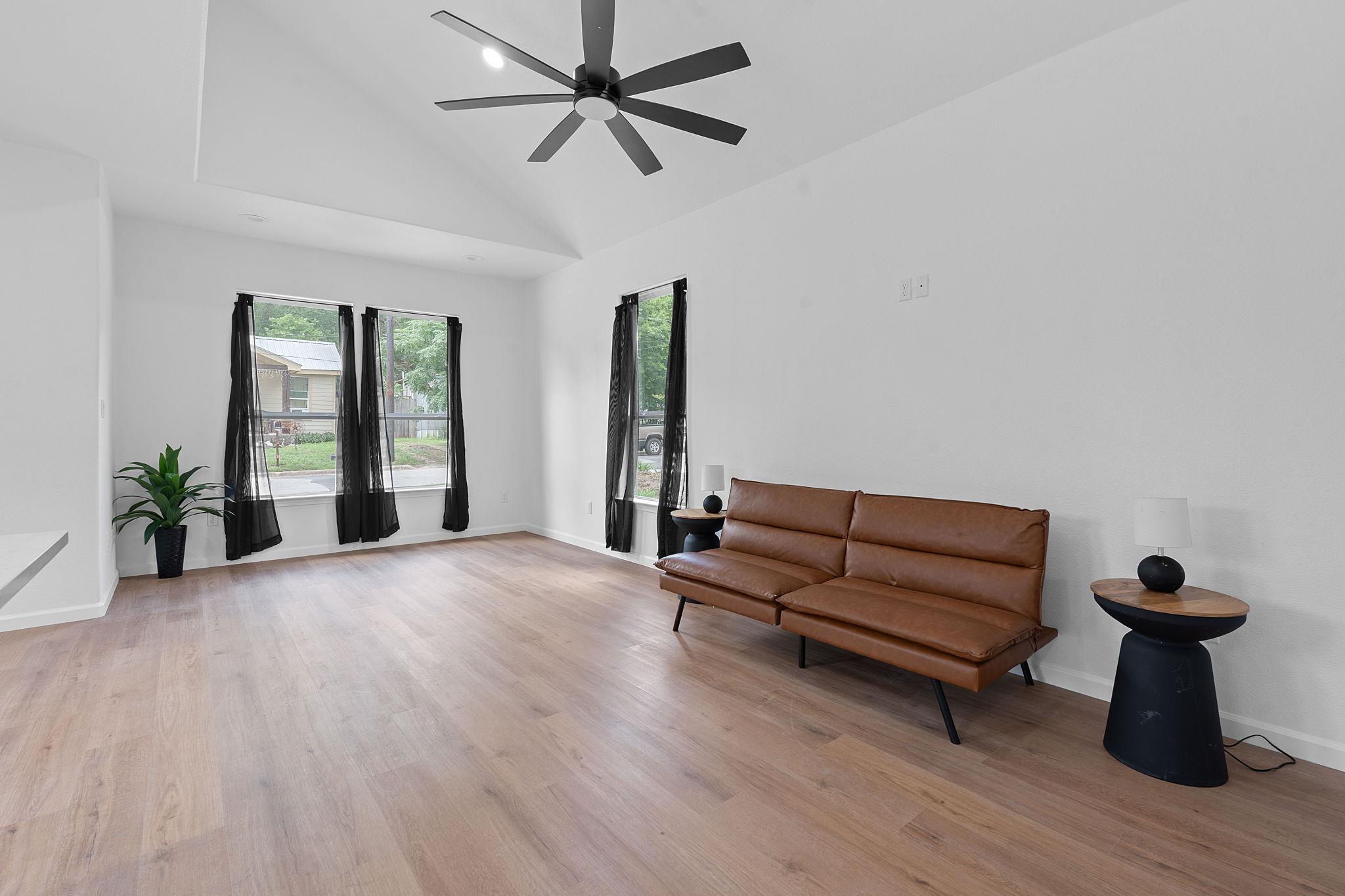 738 Chihuahua St, Lockhart, TX 78644