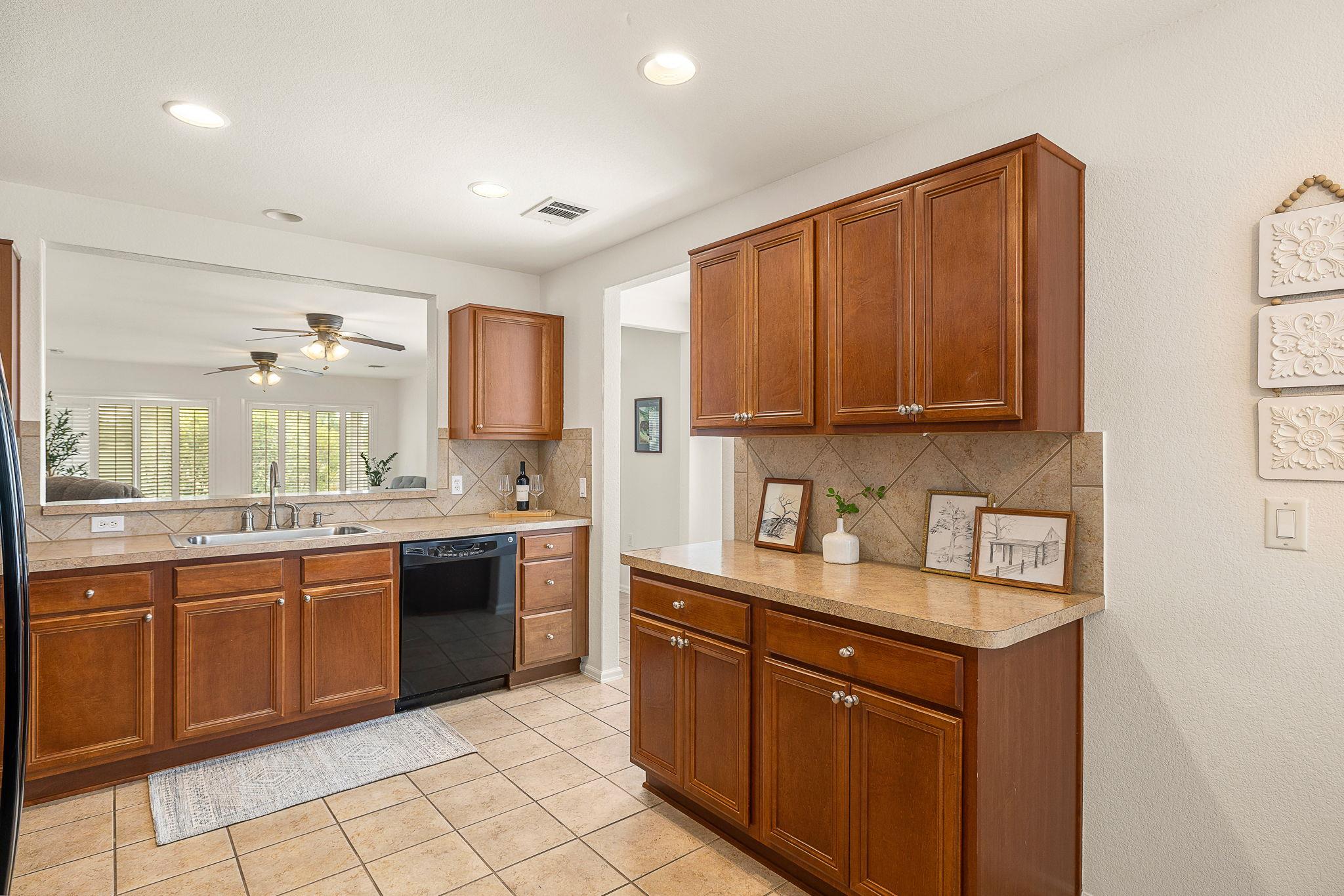 607 Salt Creek Ln, Georgetown, TX 78633