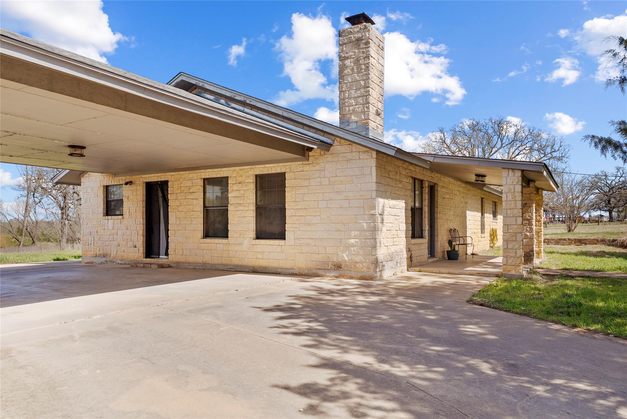 491 Herron Trl, McDade, TX 78650