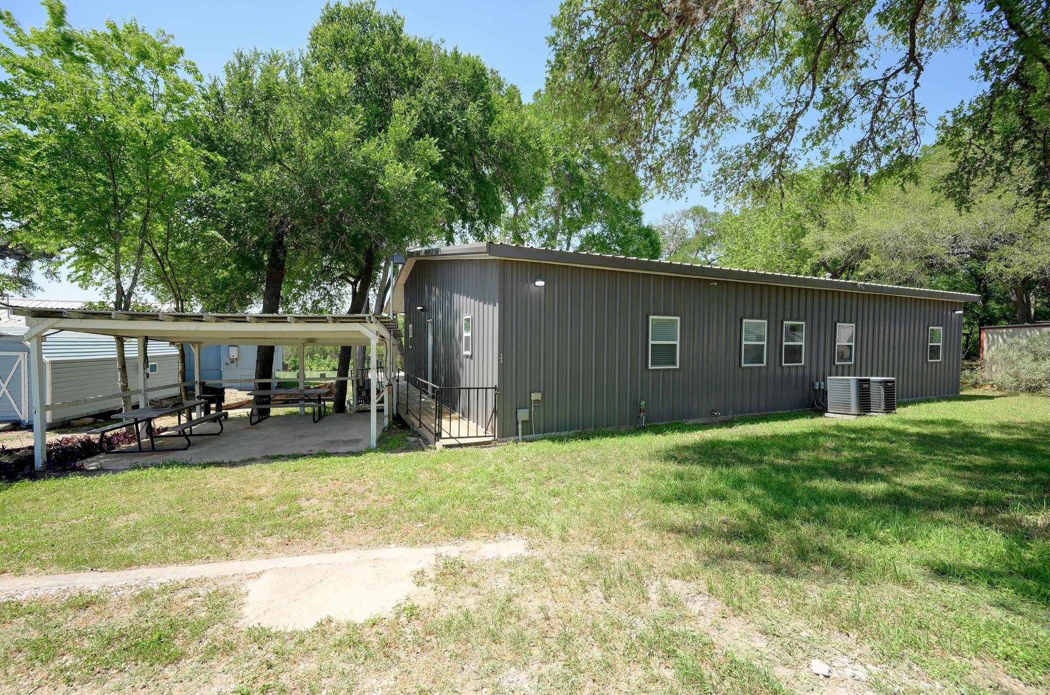 464 County Road 471, Gonzales, TX 78629