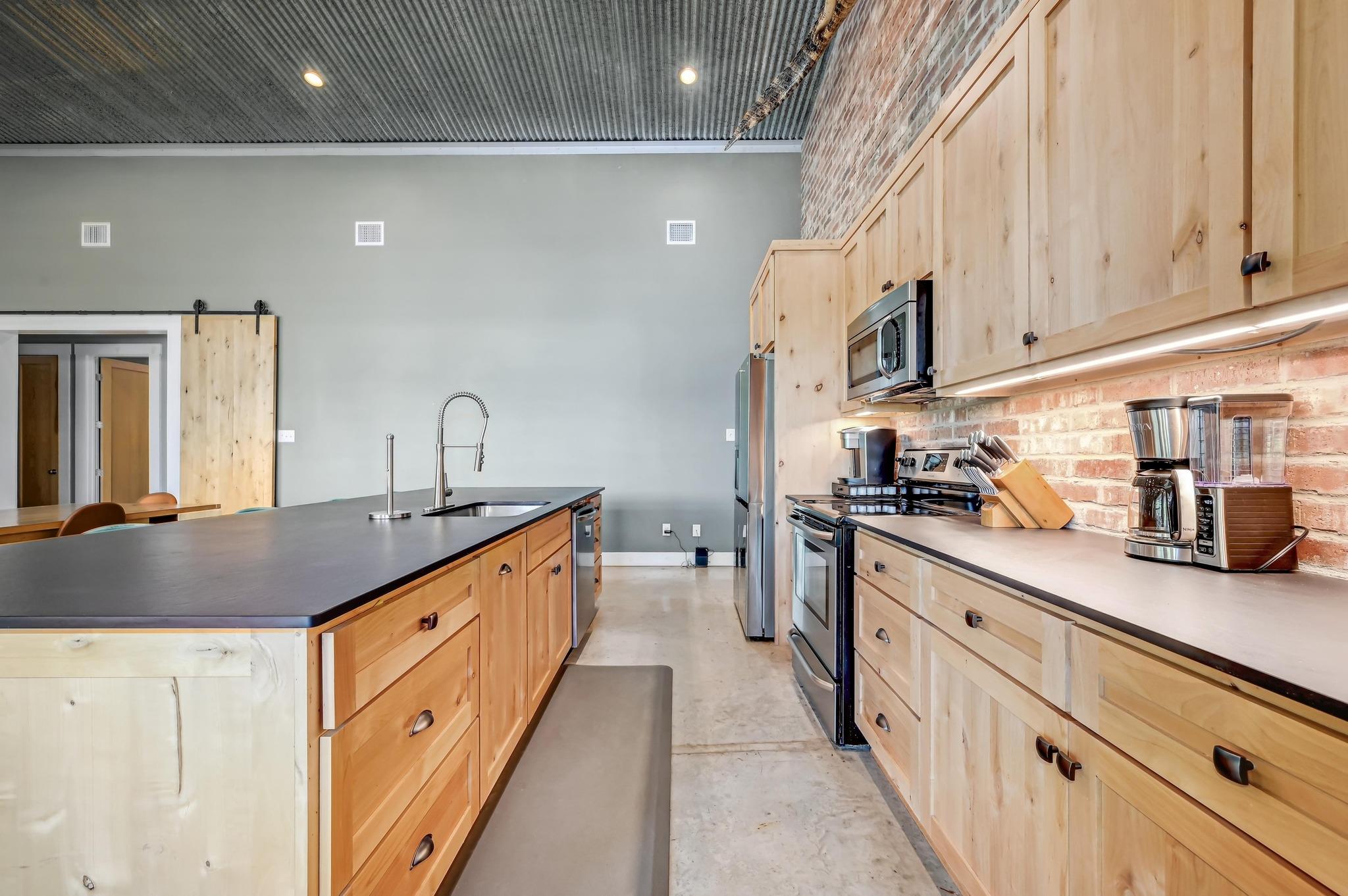 464 County Road 471, Gonzales, TX 78629