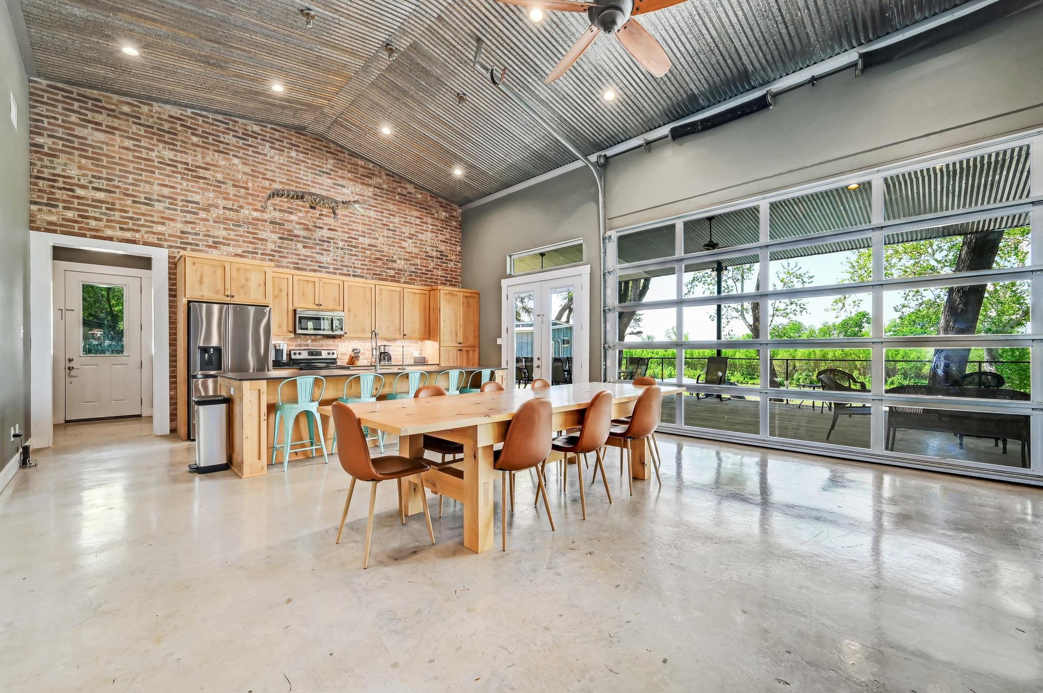 464 County Road 471, Gonzales, TX 78629