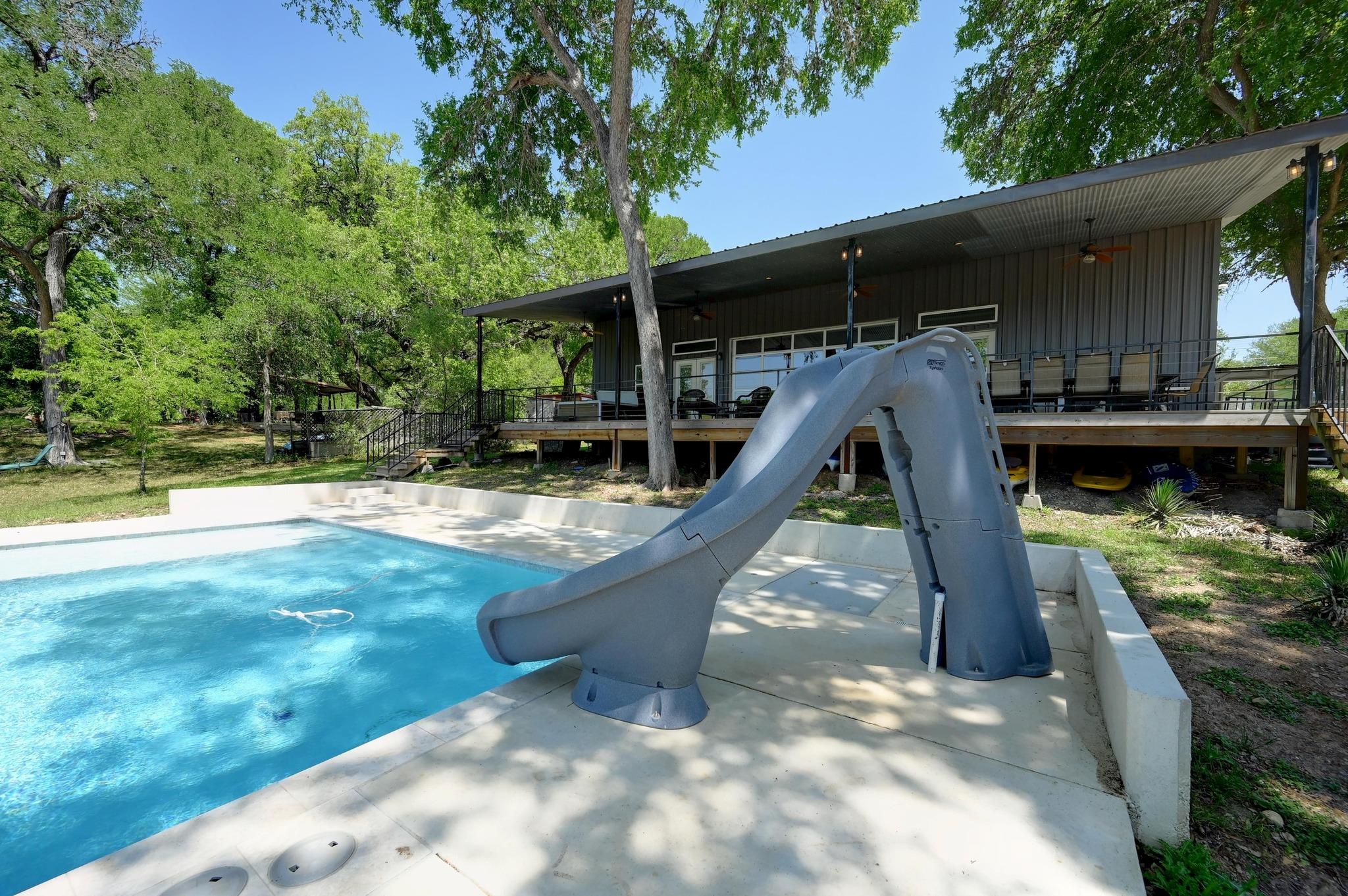 464 County Road 471, Gonzales, TX 78629