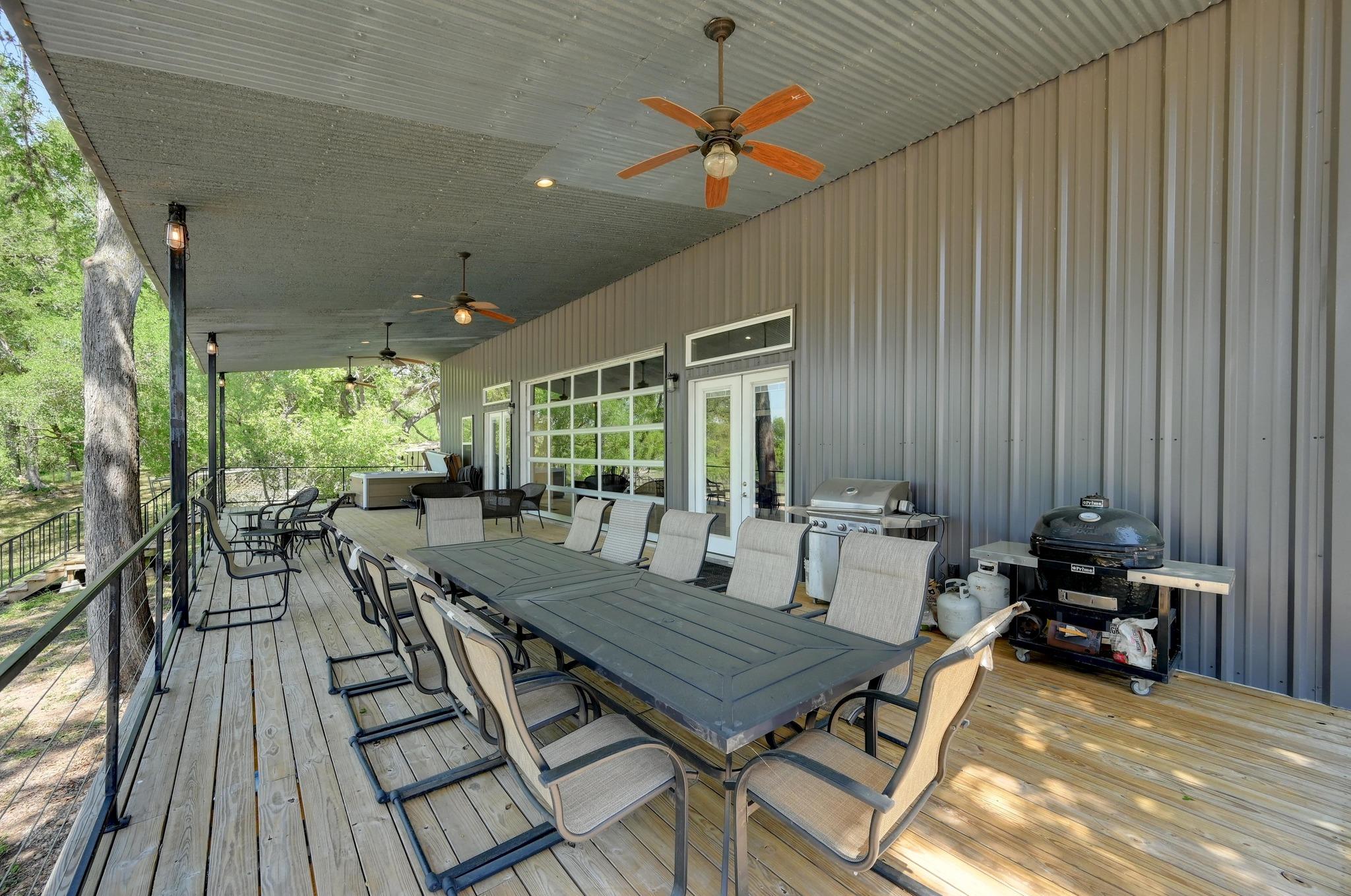 464 County Road 471, Gonzales, TX 78629