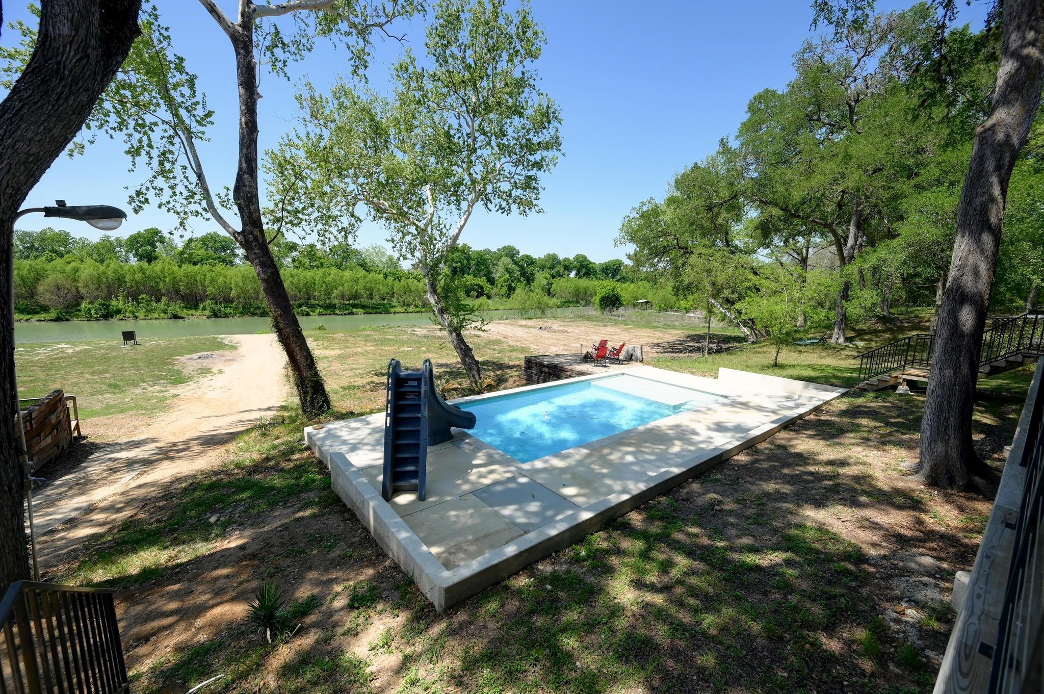 464 County Road 471, Gonzales, TX 78629