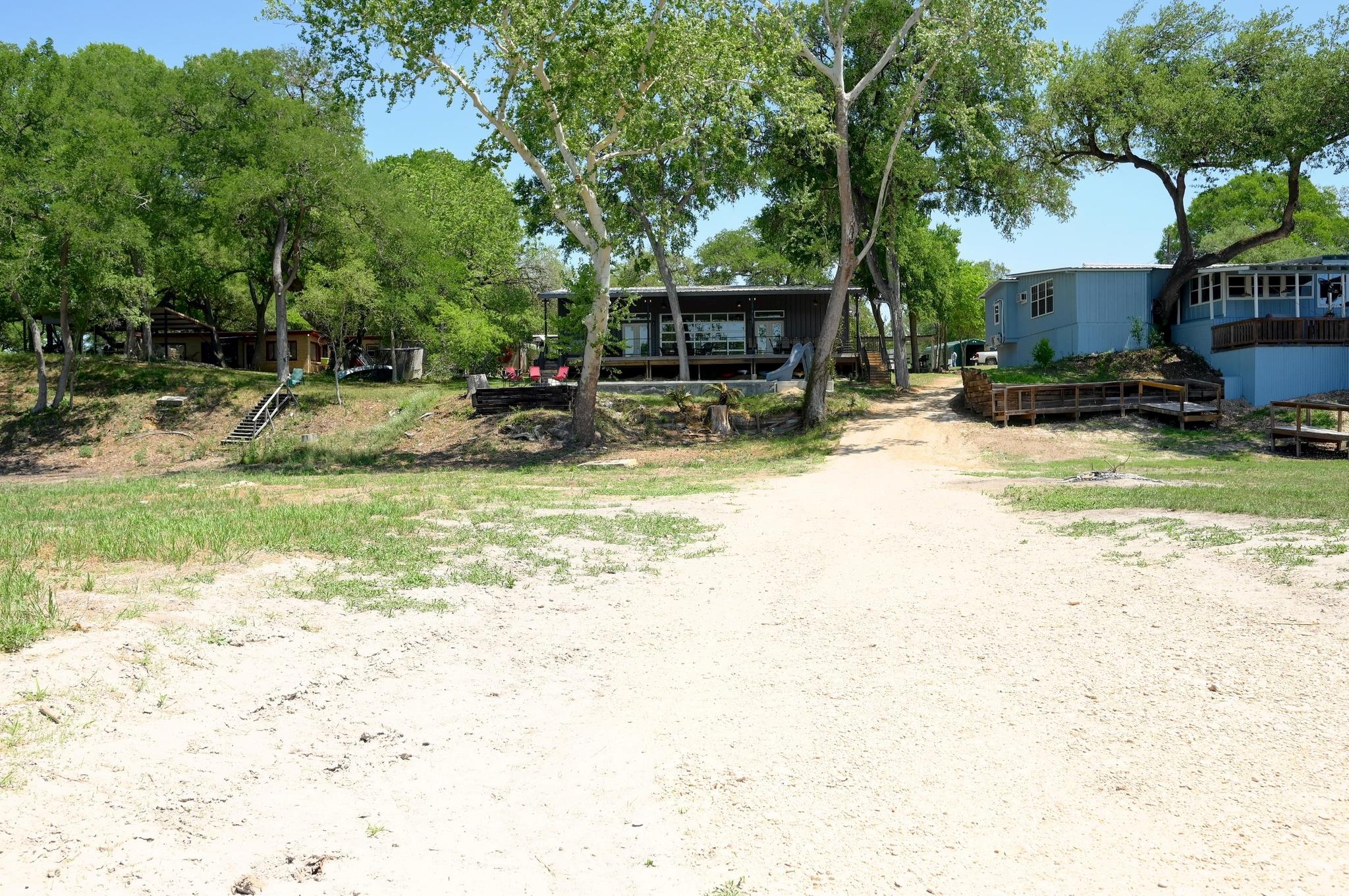 464 County Road 471, Gonzales, TX 78629