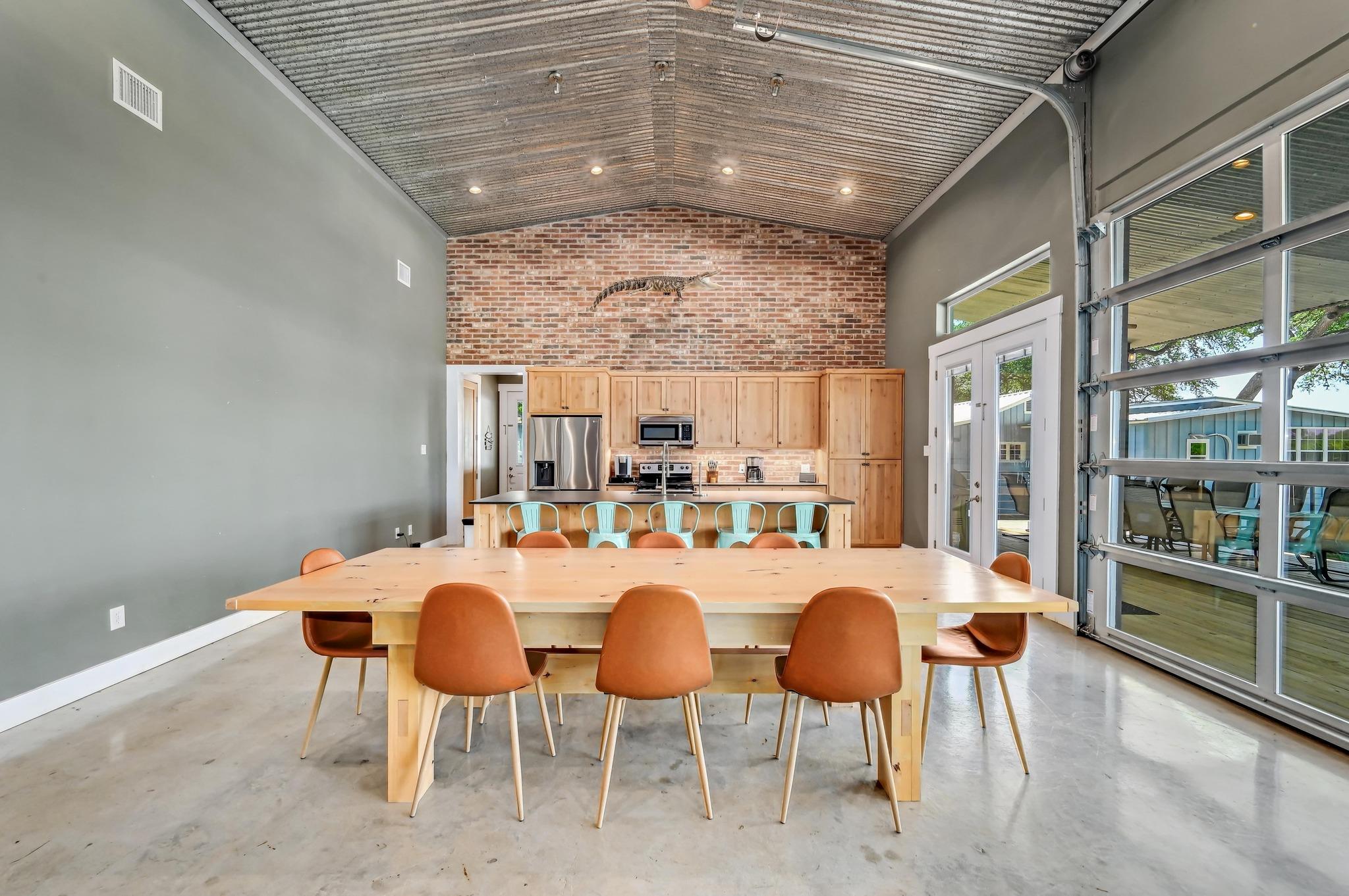 464 County Road 471, Gonzales, TX 78629