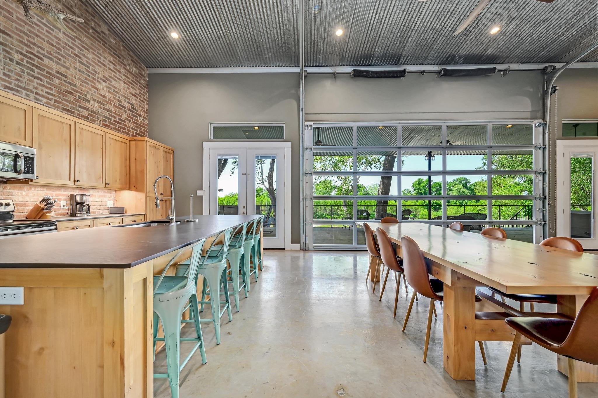 464 County Road 471, Gonzales, TX 78629