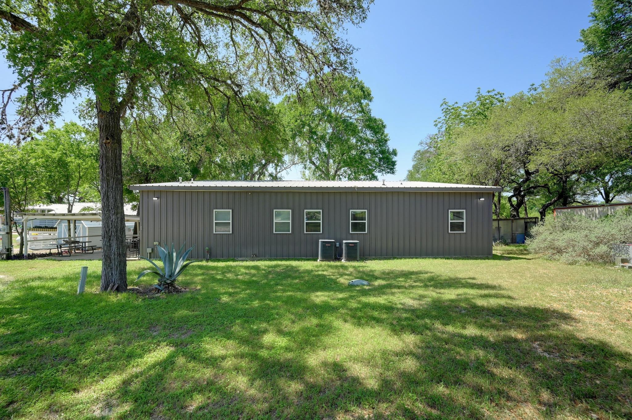464 County Road 471, Gonzales, TX 78629