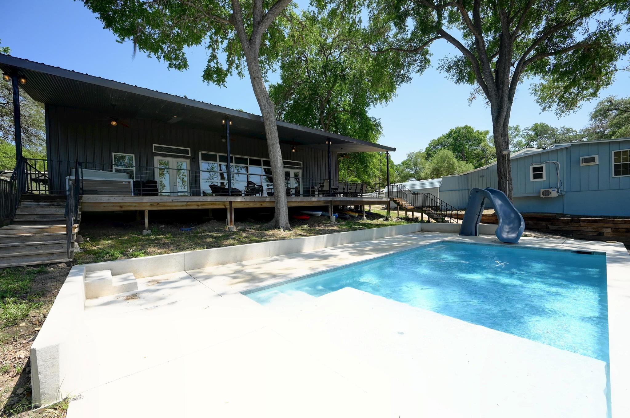464 County Road 471, Gonzales, TX 78629