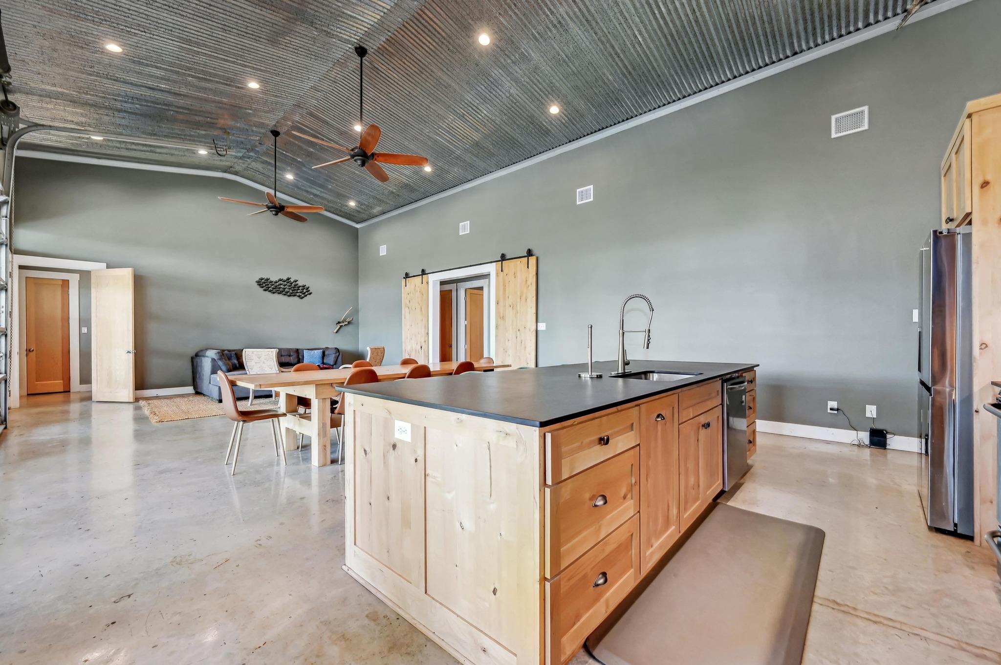 464 County Road 471, Gonzales, TX 78629