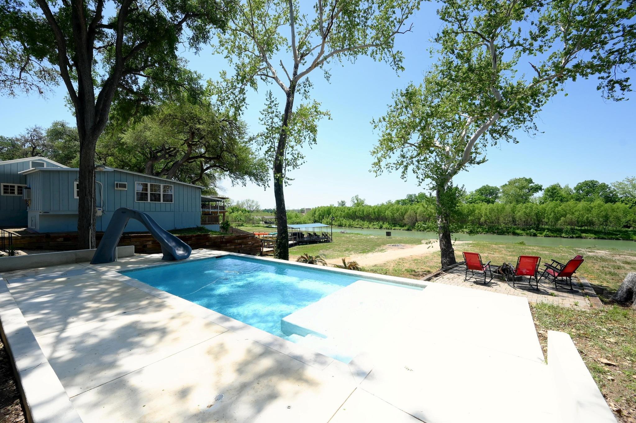 464 County Road 471, Gonzales, TX 78629