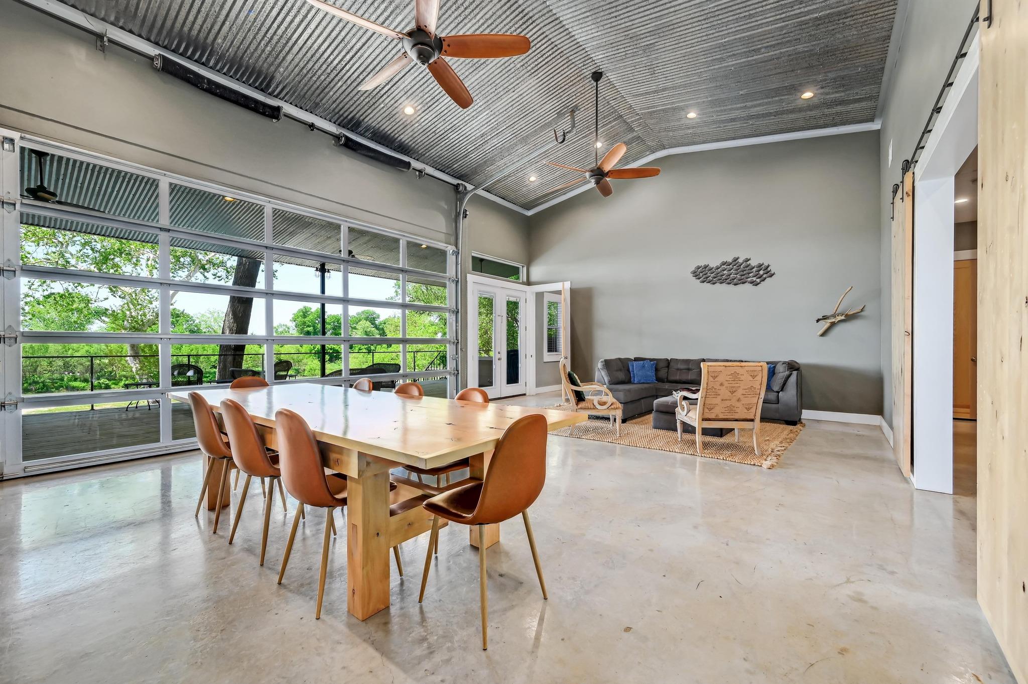 464 County Road 471, Gonzales, TX 78629