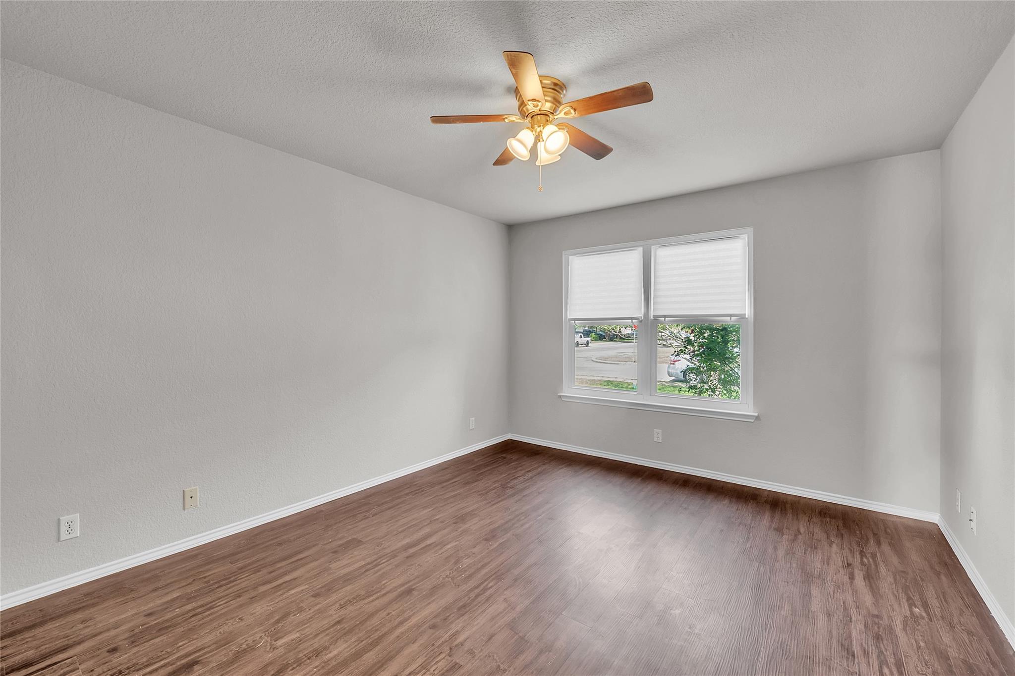 100 Grant Cv, Hutto, TX 78634