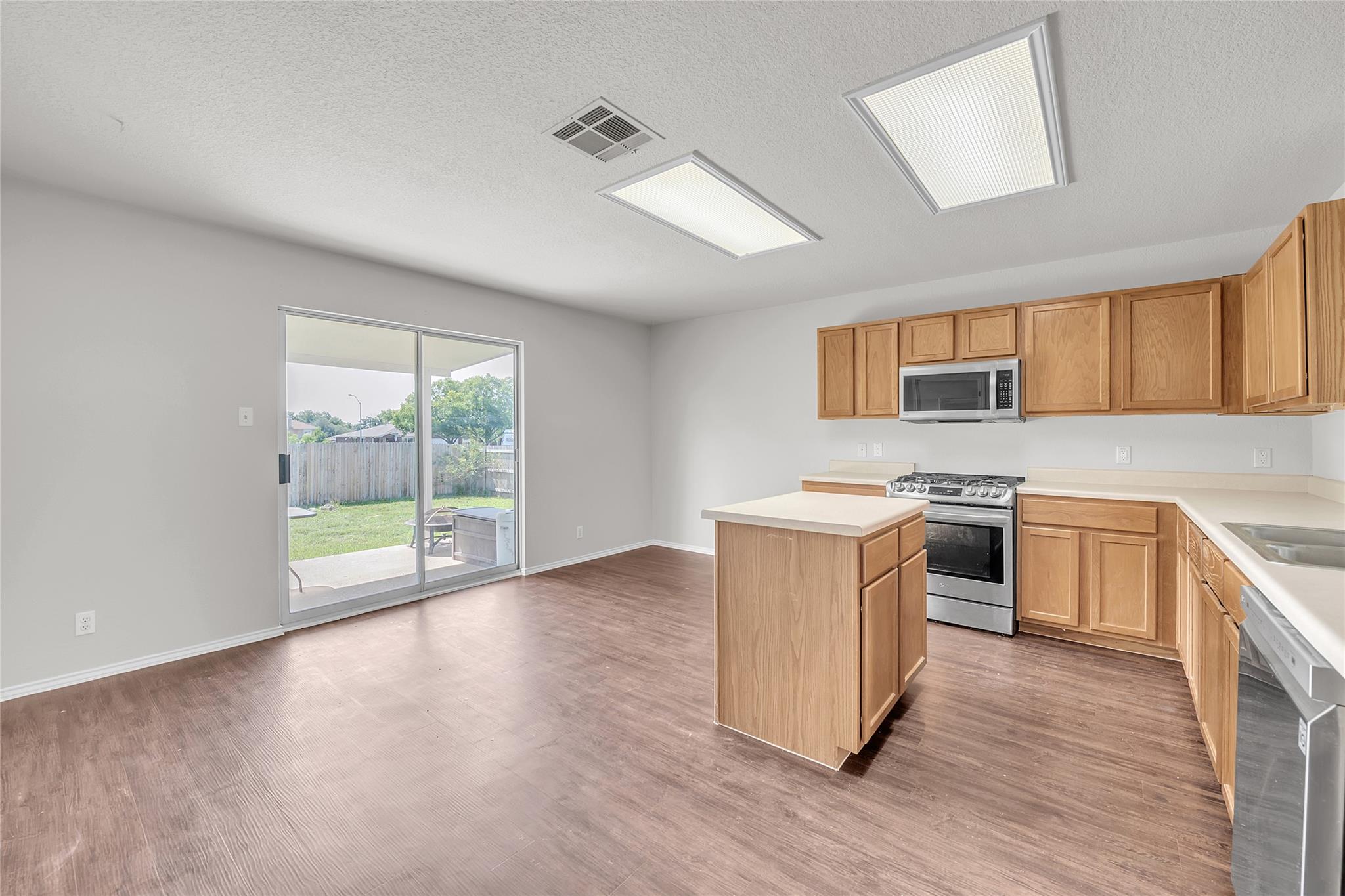 100 Grant Cv, Hutto, TX 78634