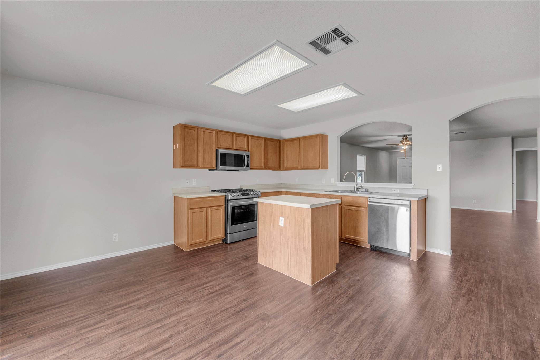 100 Grant Cv, Hutto, TX 78634