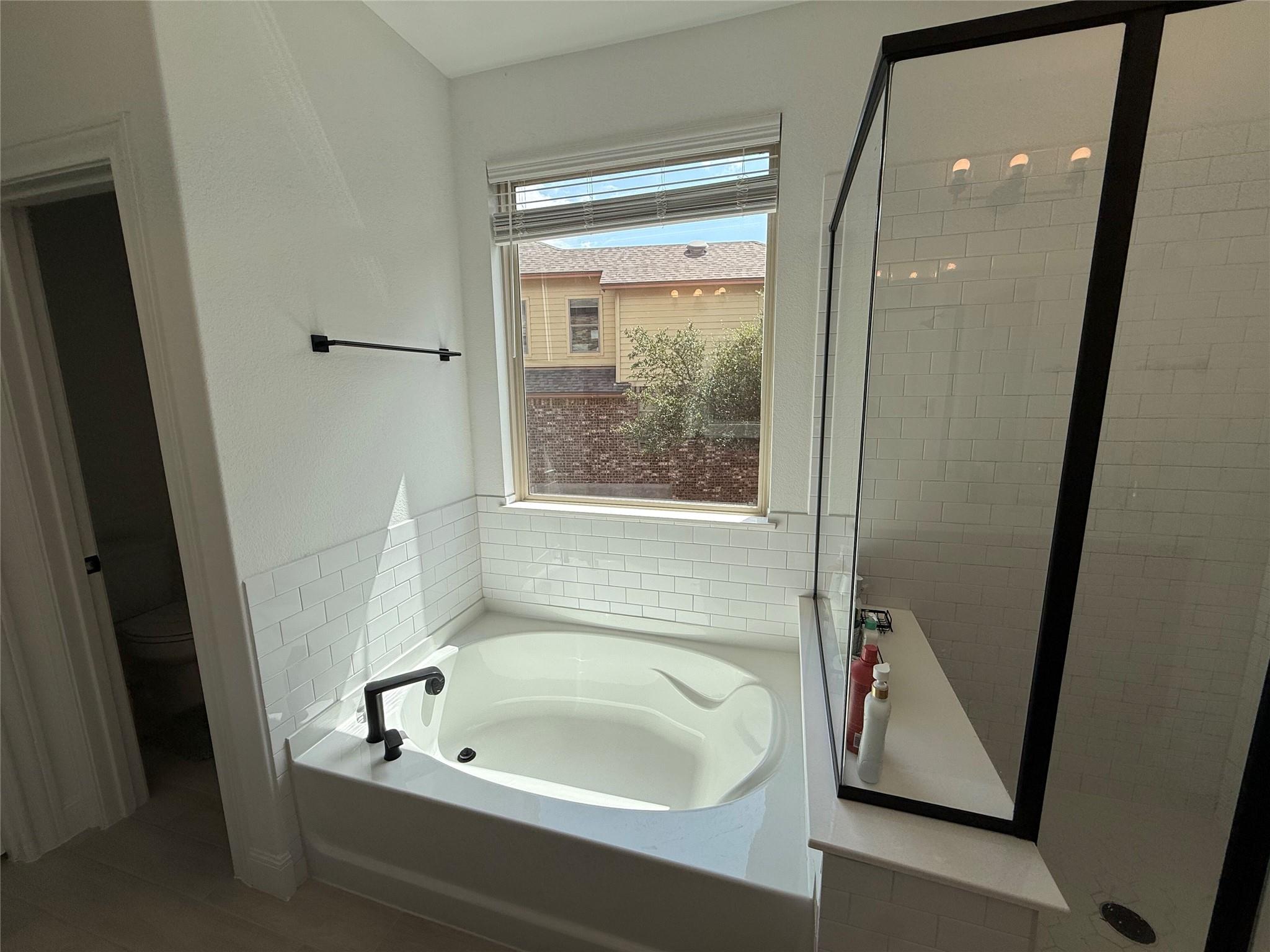 5321 Texas Bluebell Dr, Spicewood, TX 78669