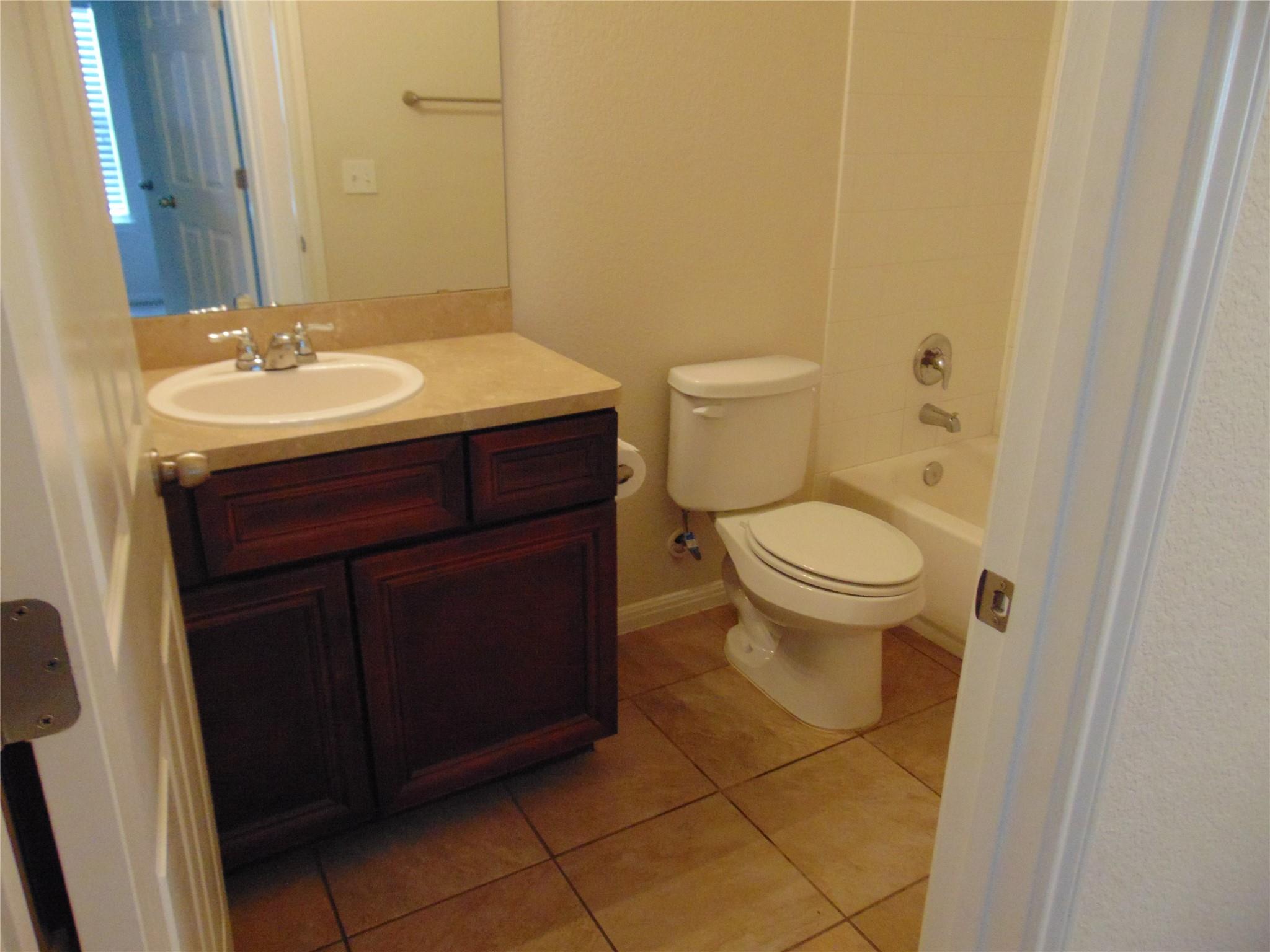 104 Liberty Place Cv # B, Liberty Hill, TX 78642