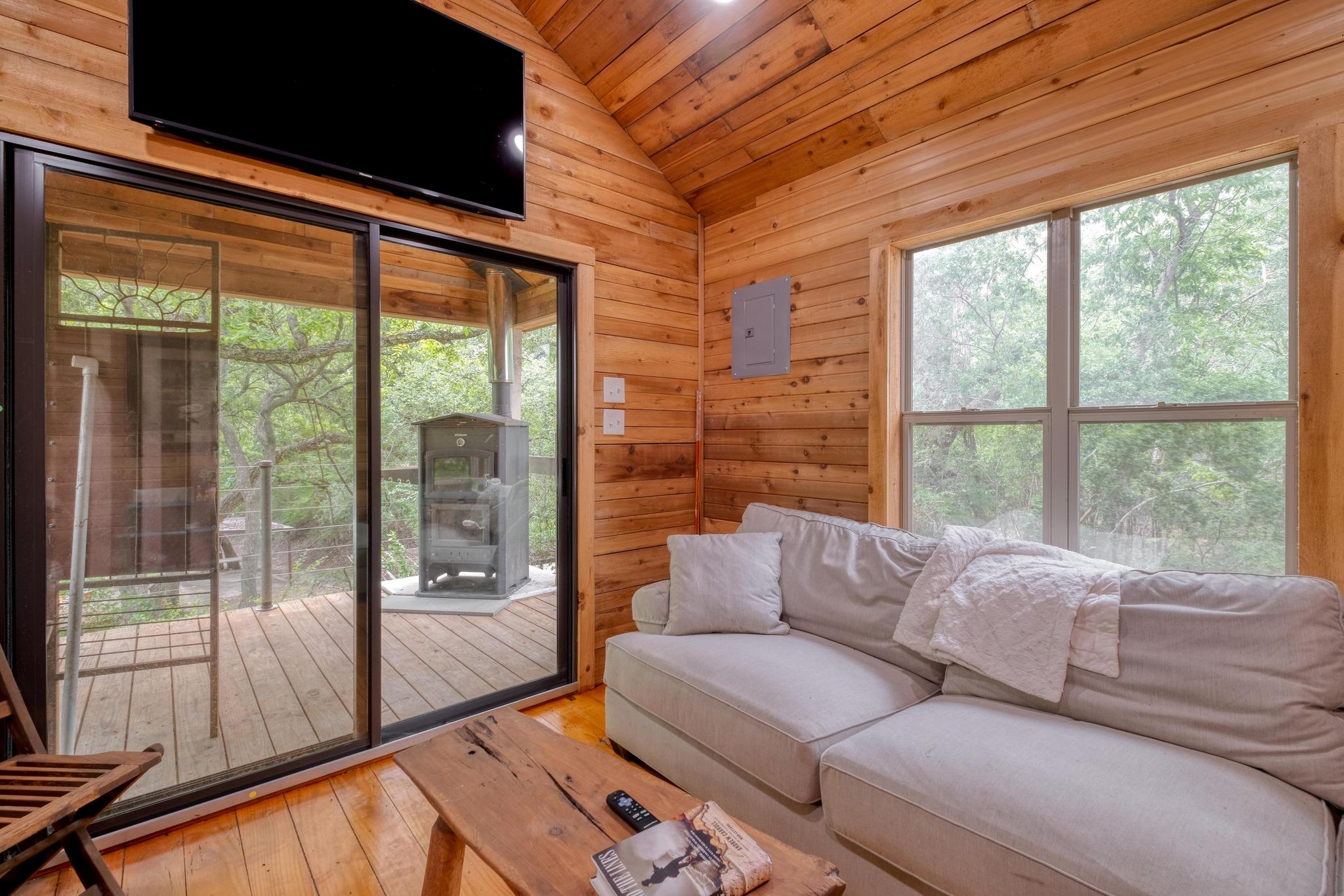 200 Red Bird Ln, Kingsbury, TX 78638