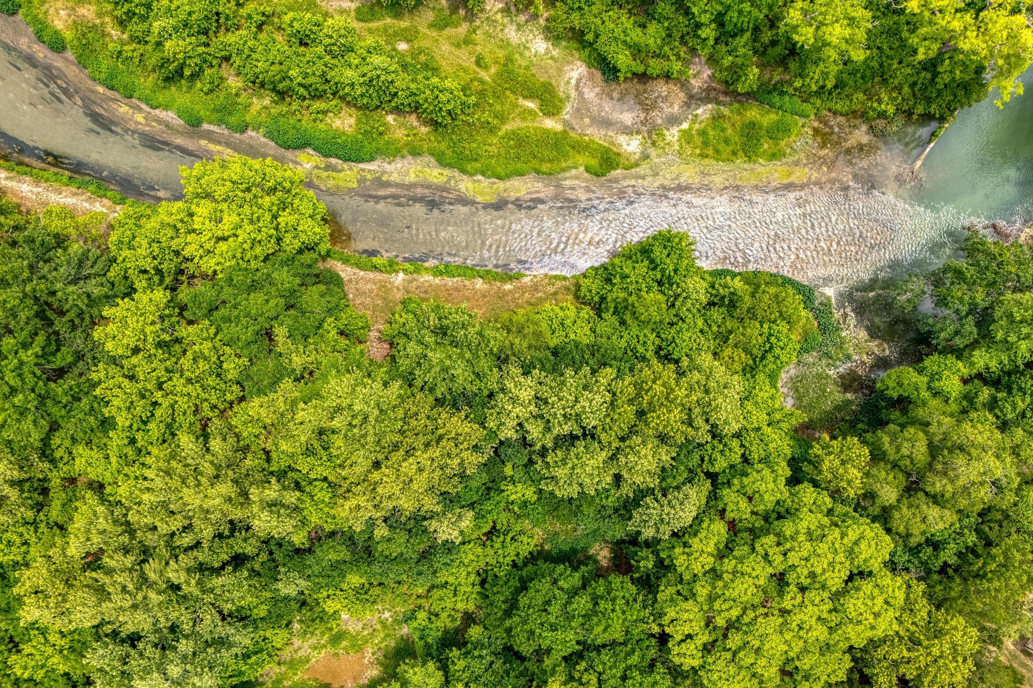 200 Red Bird Ln, Kingsbury, TX 78638