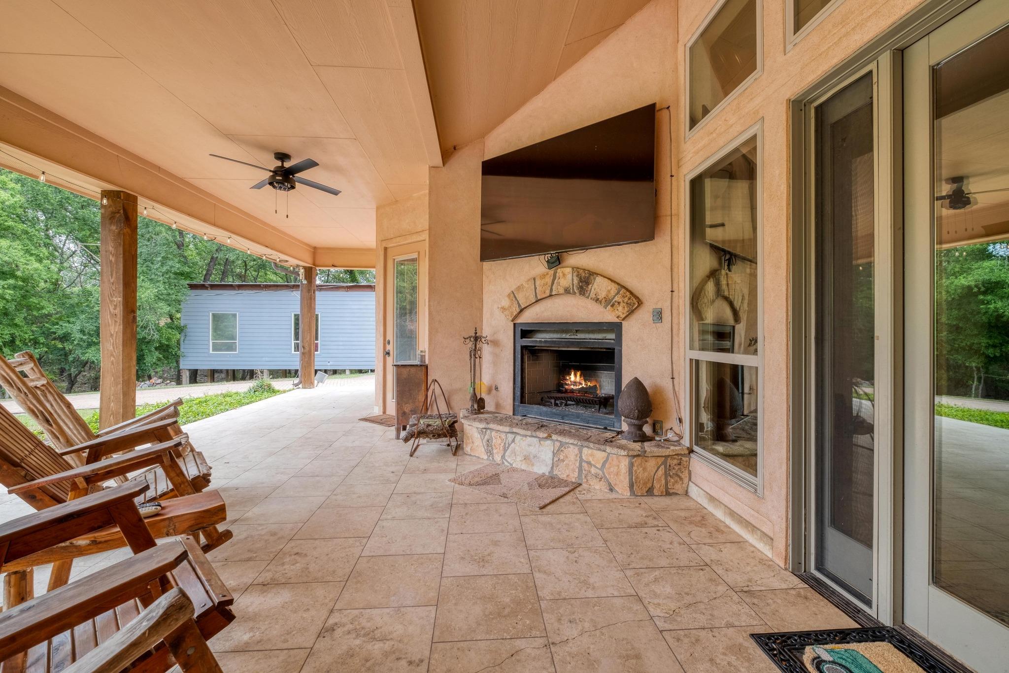 200 Red Bird Ln, Kingsbury, TX 78638