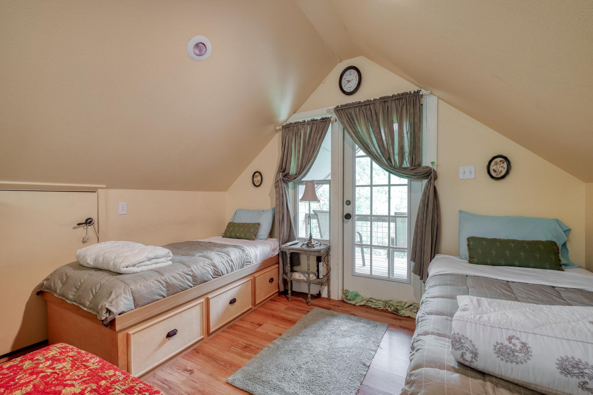 200 Red Bird Ln, Kingsbury, TX 78638