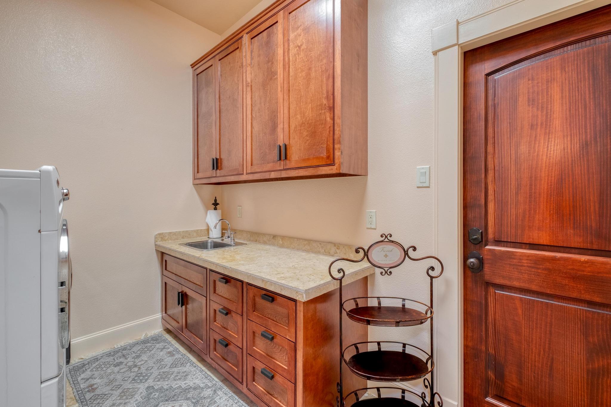 200 Red Bird Ln, Kingsbury, TX 78638