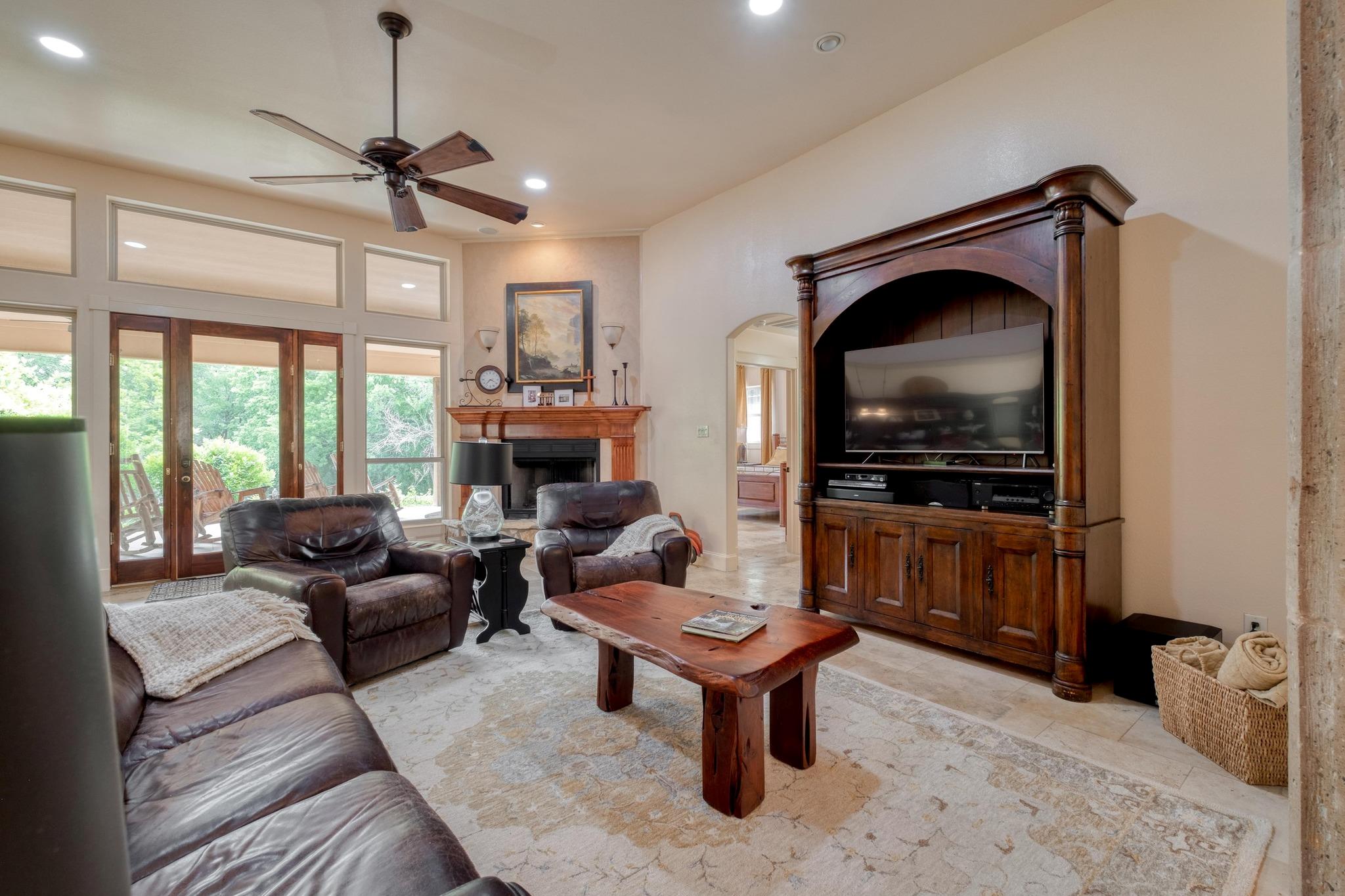 200 Red Bird Ln, Kingsbury, TX 78638