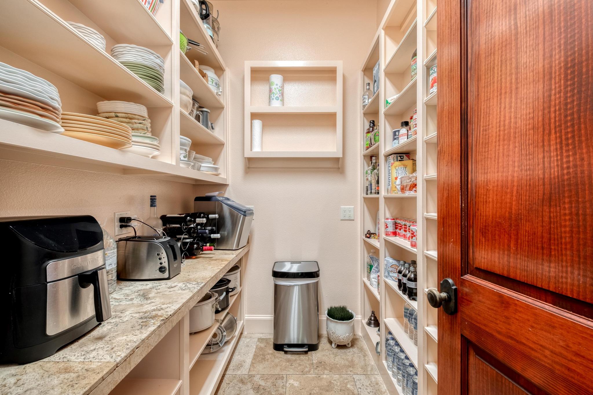 200 Red Bird Ln, Kingsbury, TX 78638