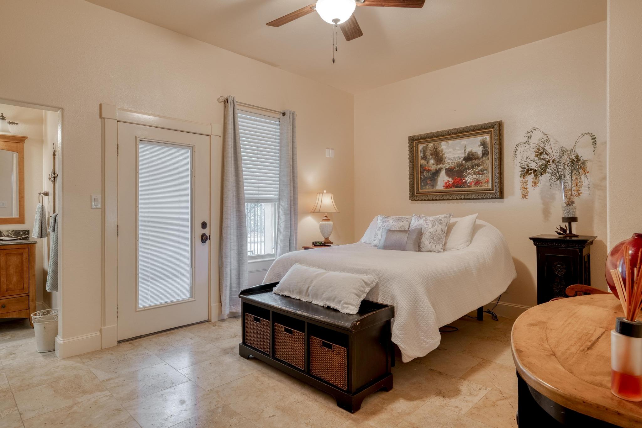 200 Red Bird Ln, Kingsbury, TX 78638