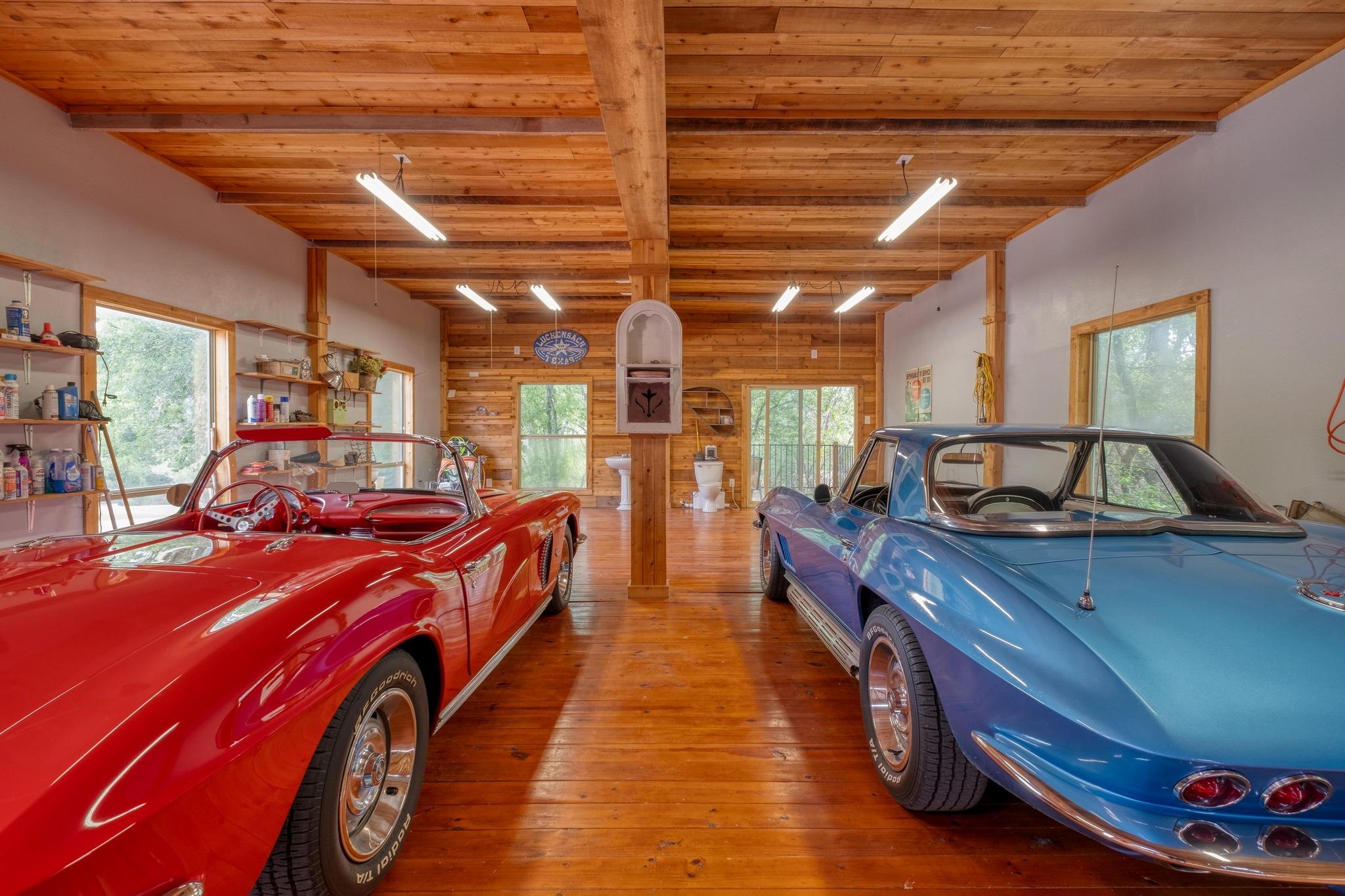 200 Red Bird Ln, Kingsbury, TX 78638