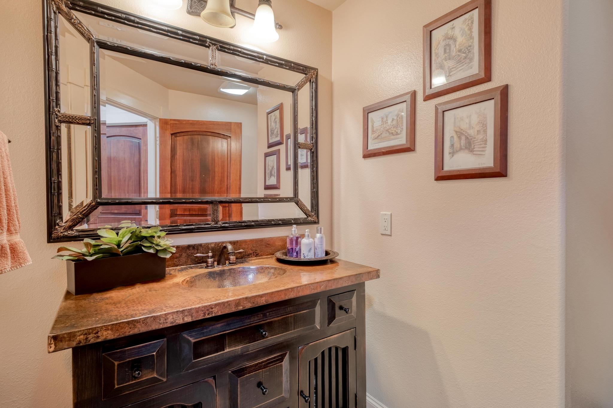 200 Red Bird Ln, Kingsbury, TX 78638