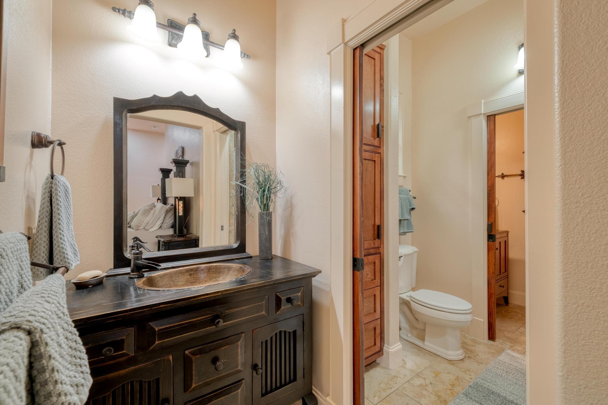 200 Red Bird Ln, Kingsbury, TX 78638