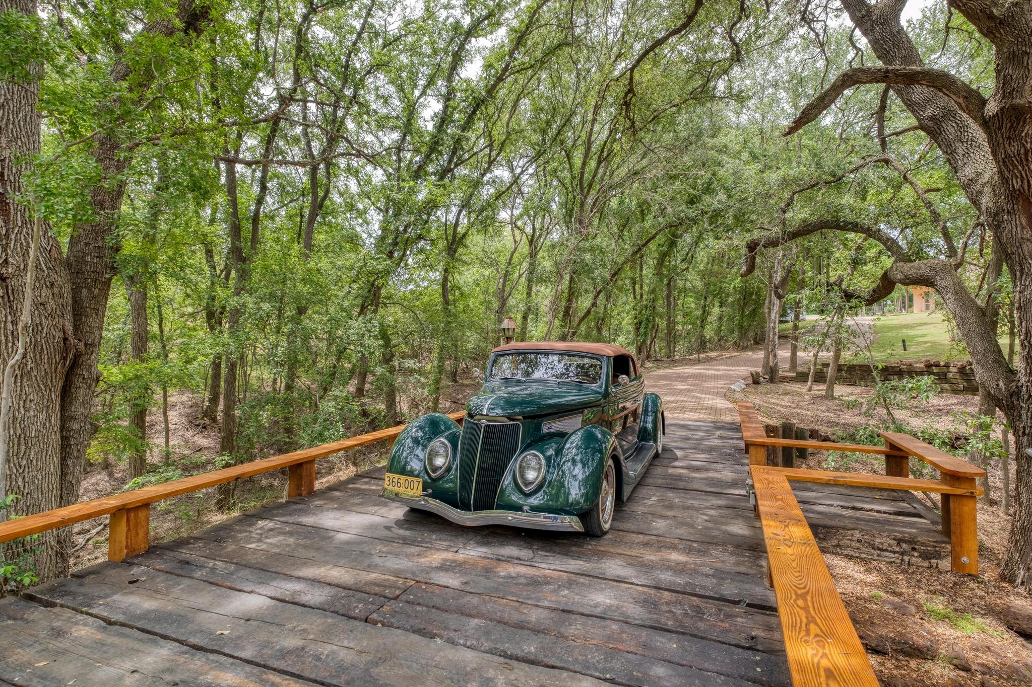 200 Red Bird Ln, Kingsbury, TX 78638