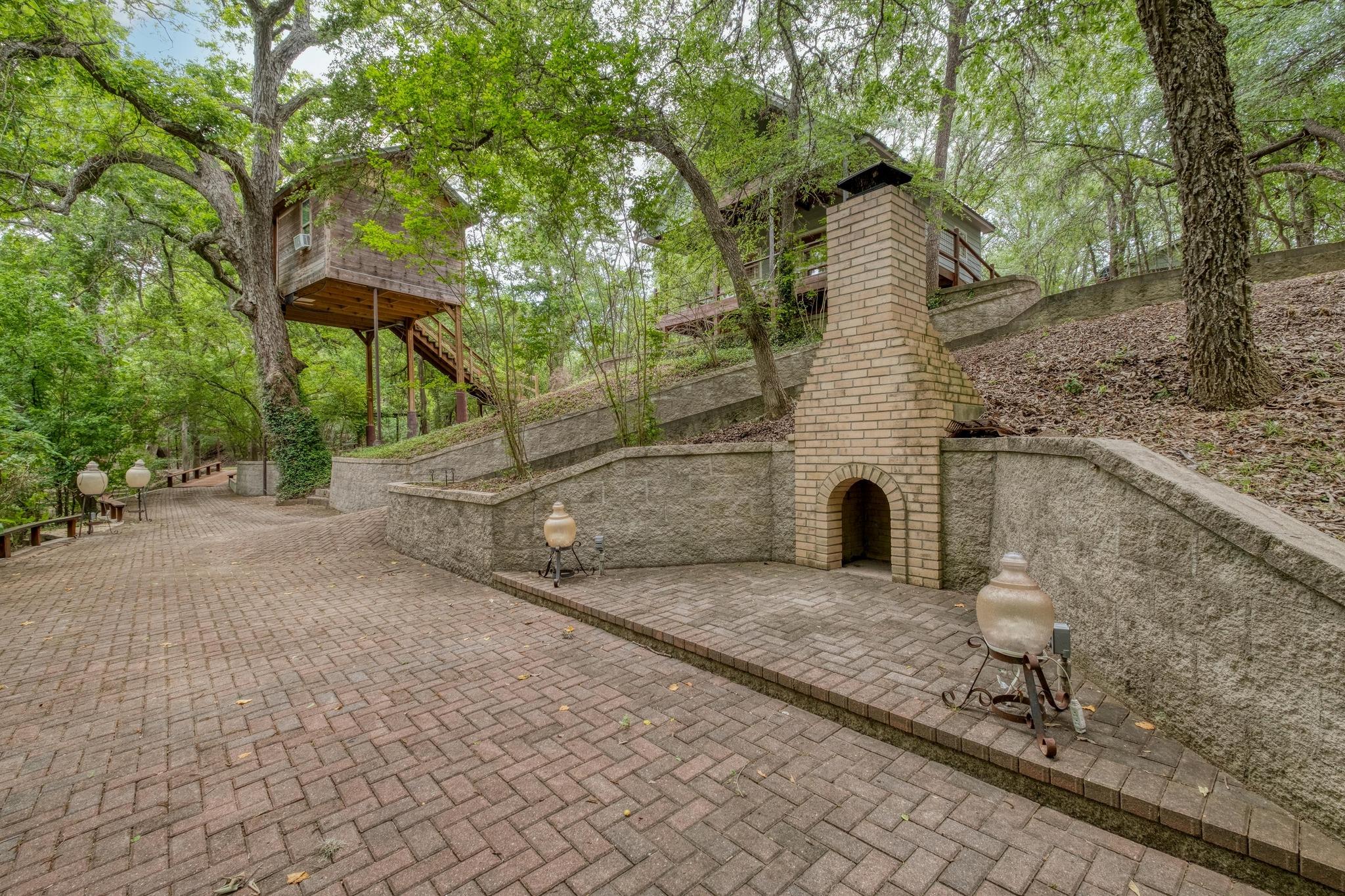 200 Red Bird Ln, Kingsbury, TX 78638