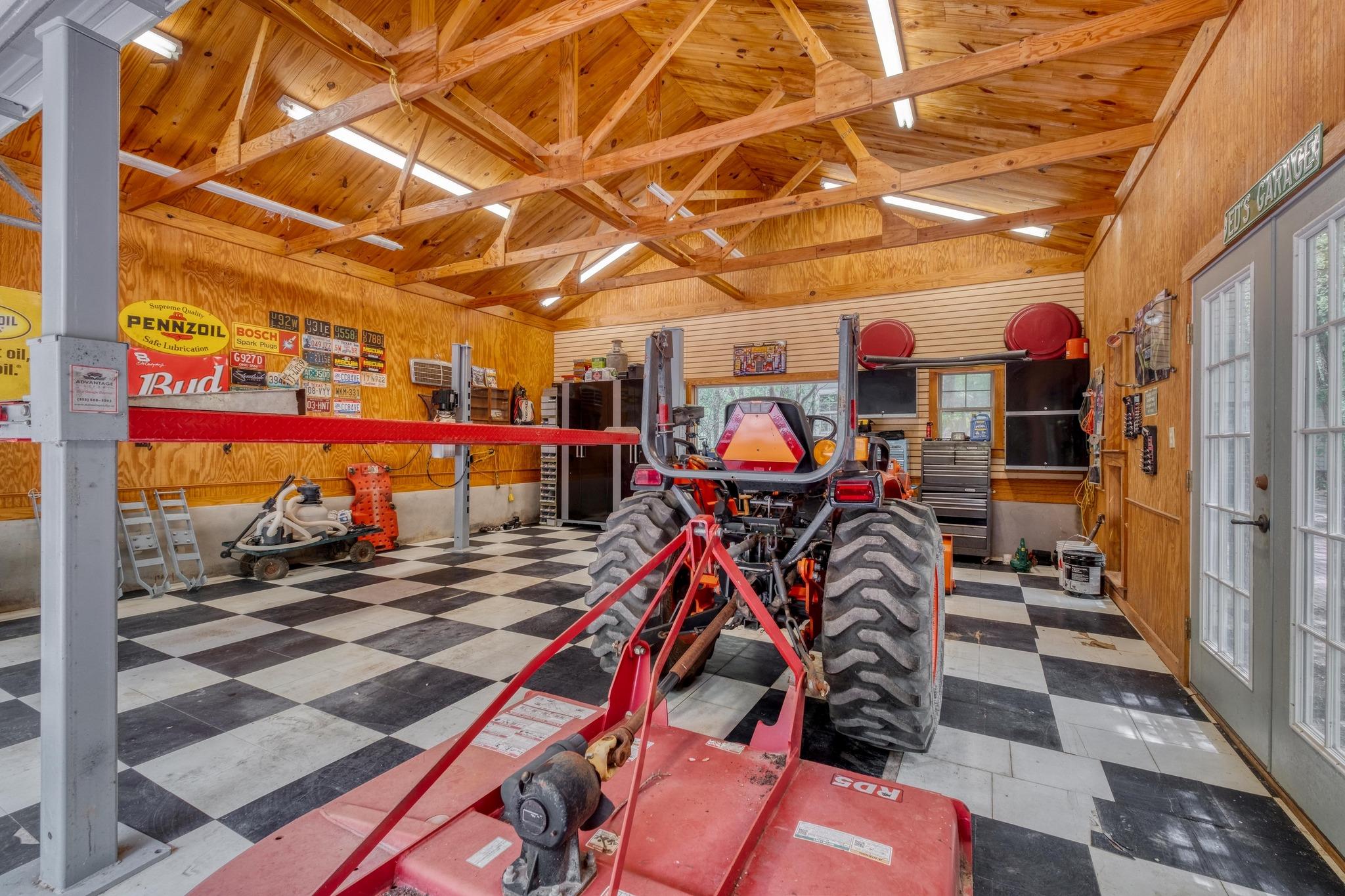 200 Red Bird Ln, Kingsbury, TX 78638