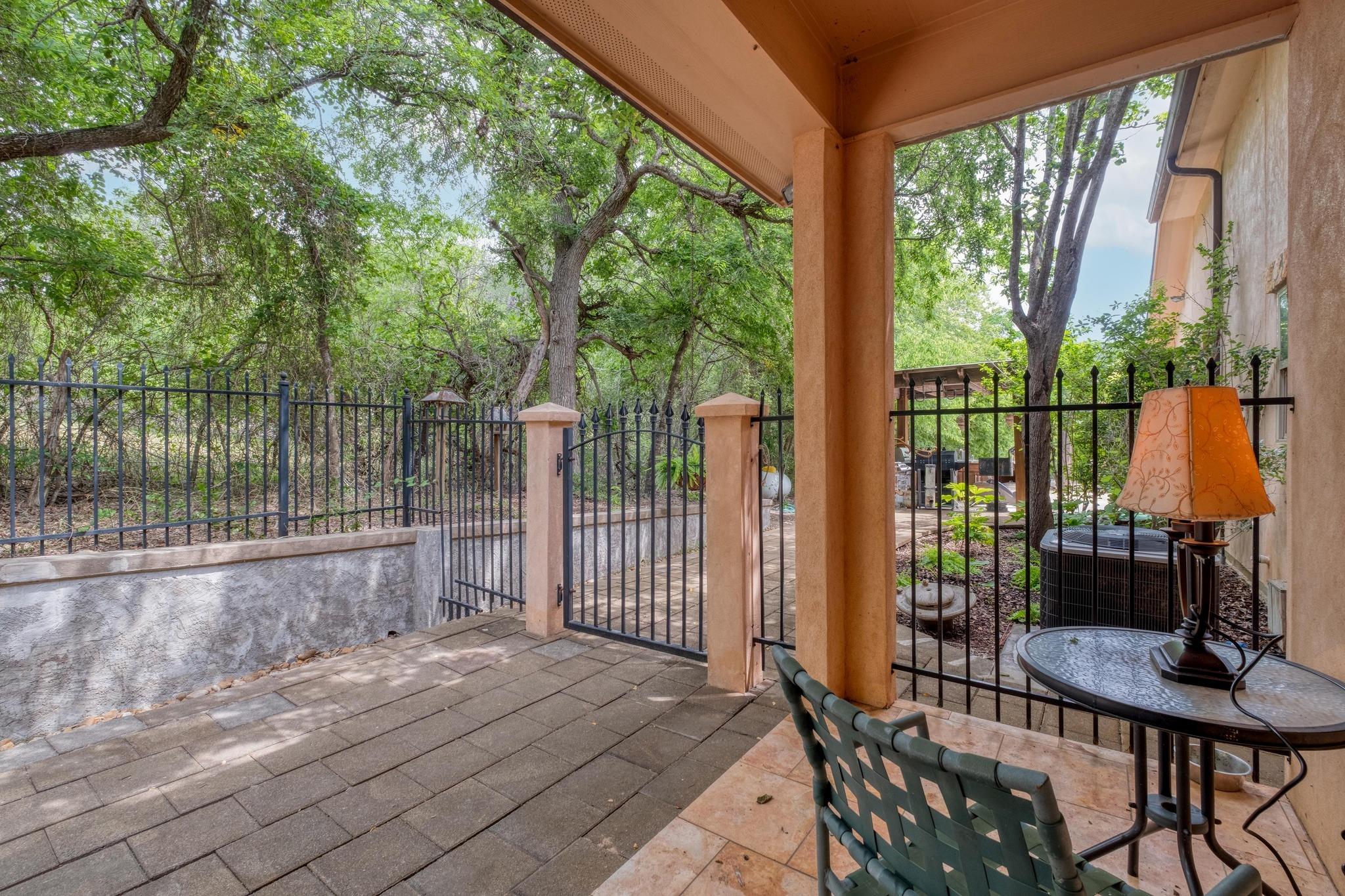 200 Red Bird Ln, Kingsbury, TX 78638