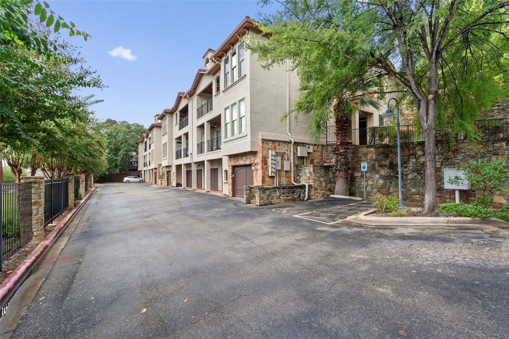 2226 Westlake Dr # 1-3, Austin, TX 78746