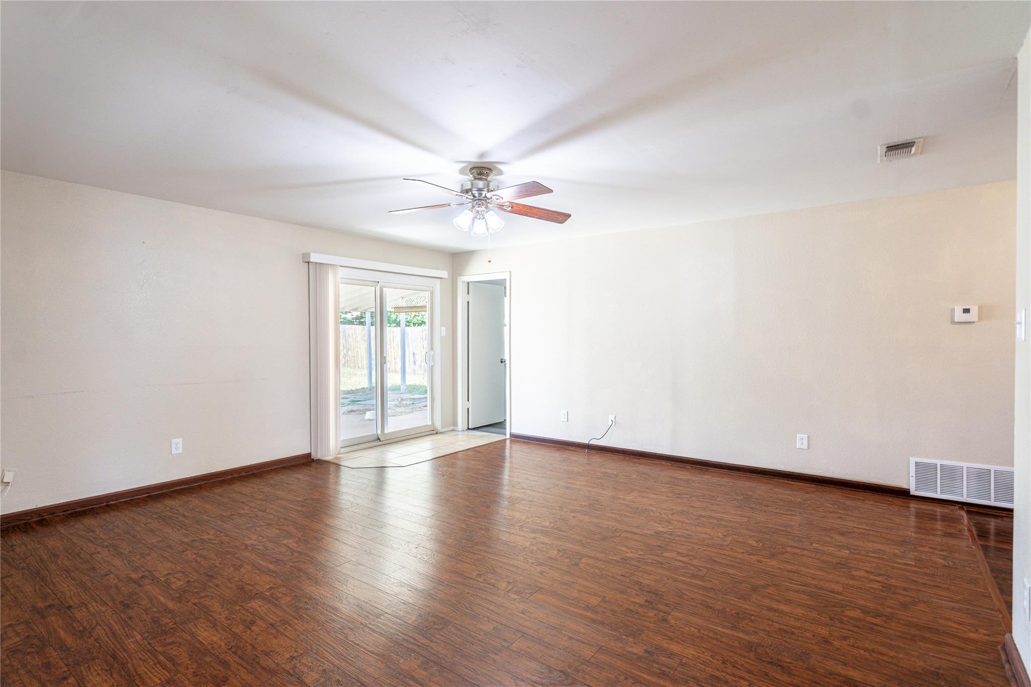 2010 Continental Dr, Killeen, TX 76543