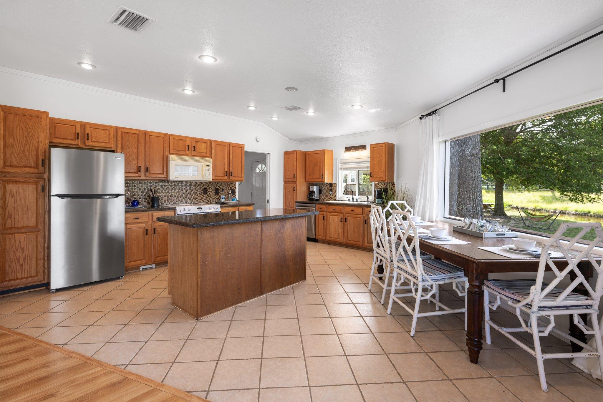 20559 Red Bud Ct, Thornton, TX 76687