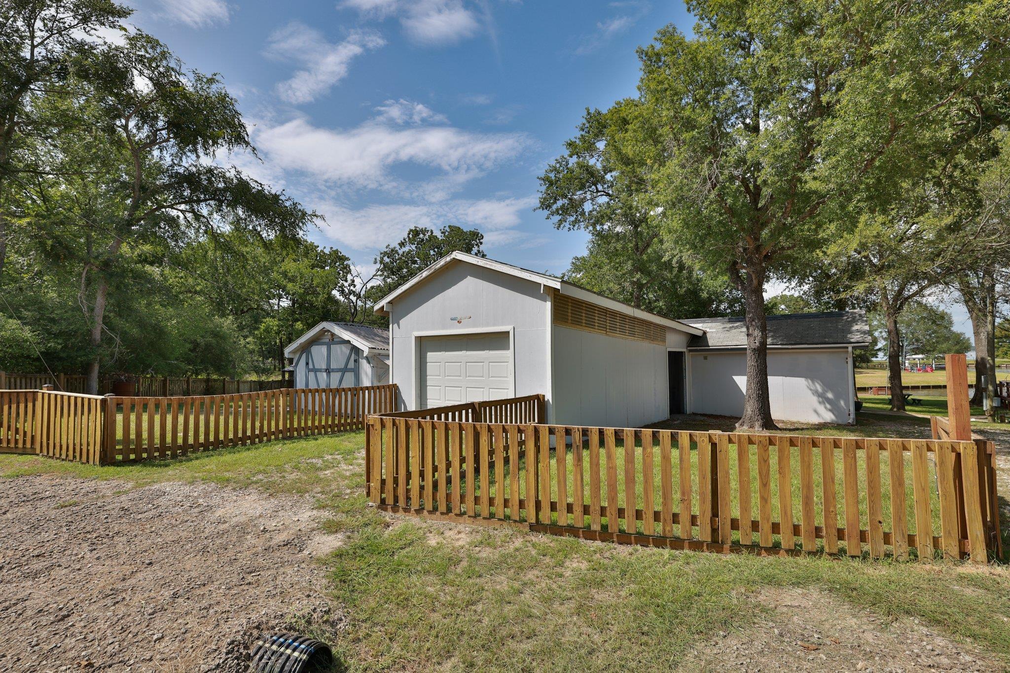 20559 Red Bud Ct, Thornton, TX 76687