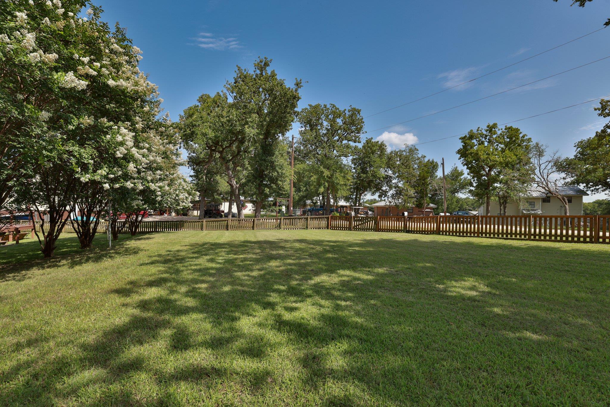 20559 Red Bud Ct, Thornton, TX 76687