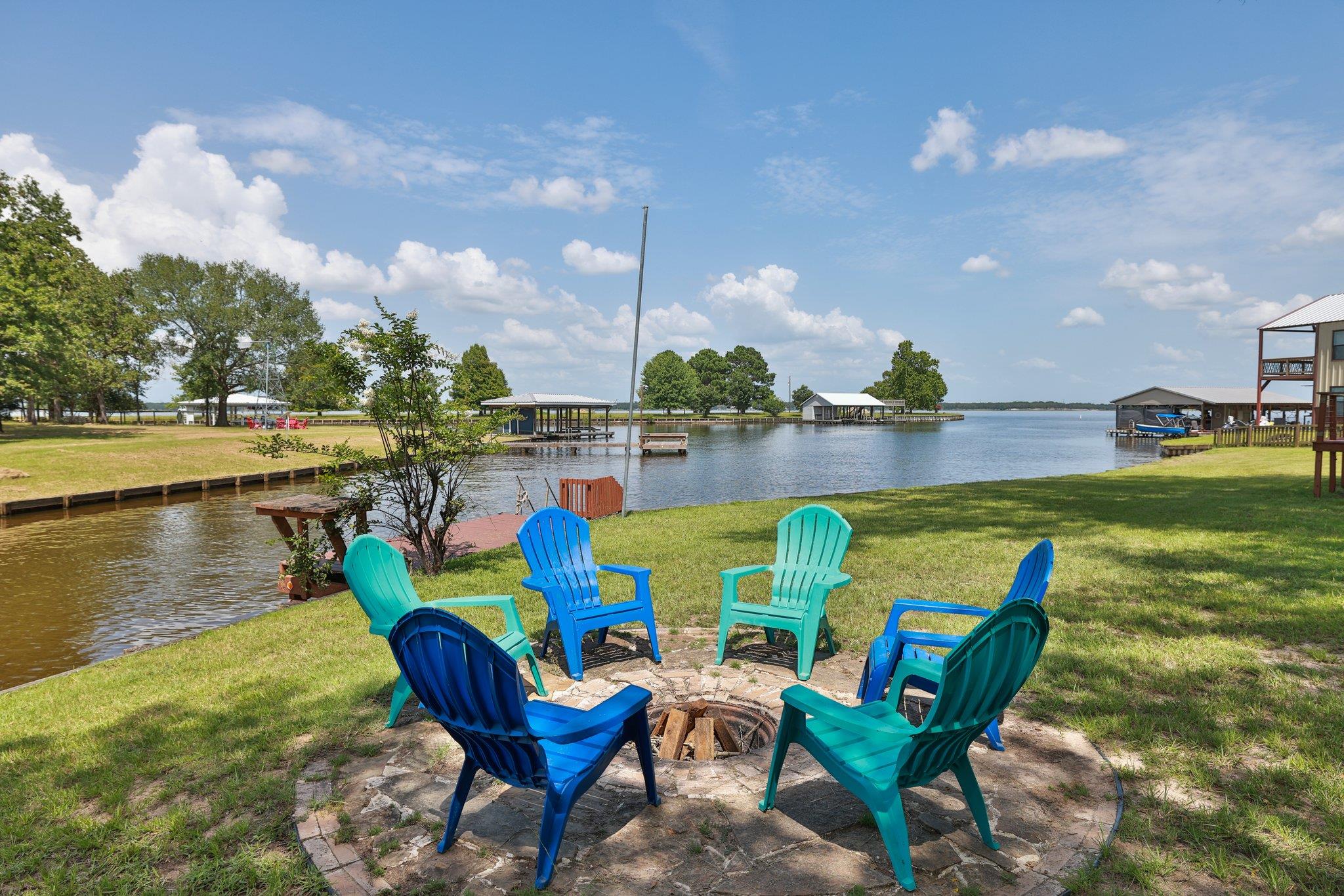 20559 Red Bud Ct, Thornton, TX 76687