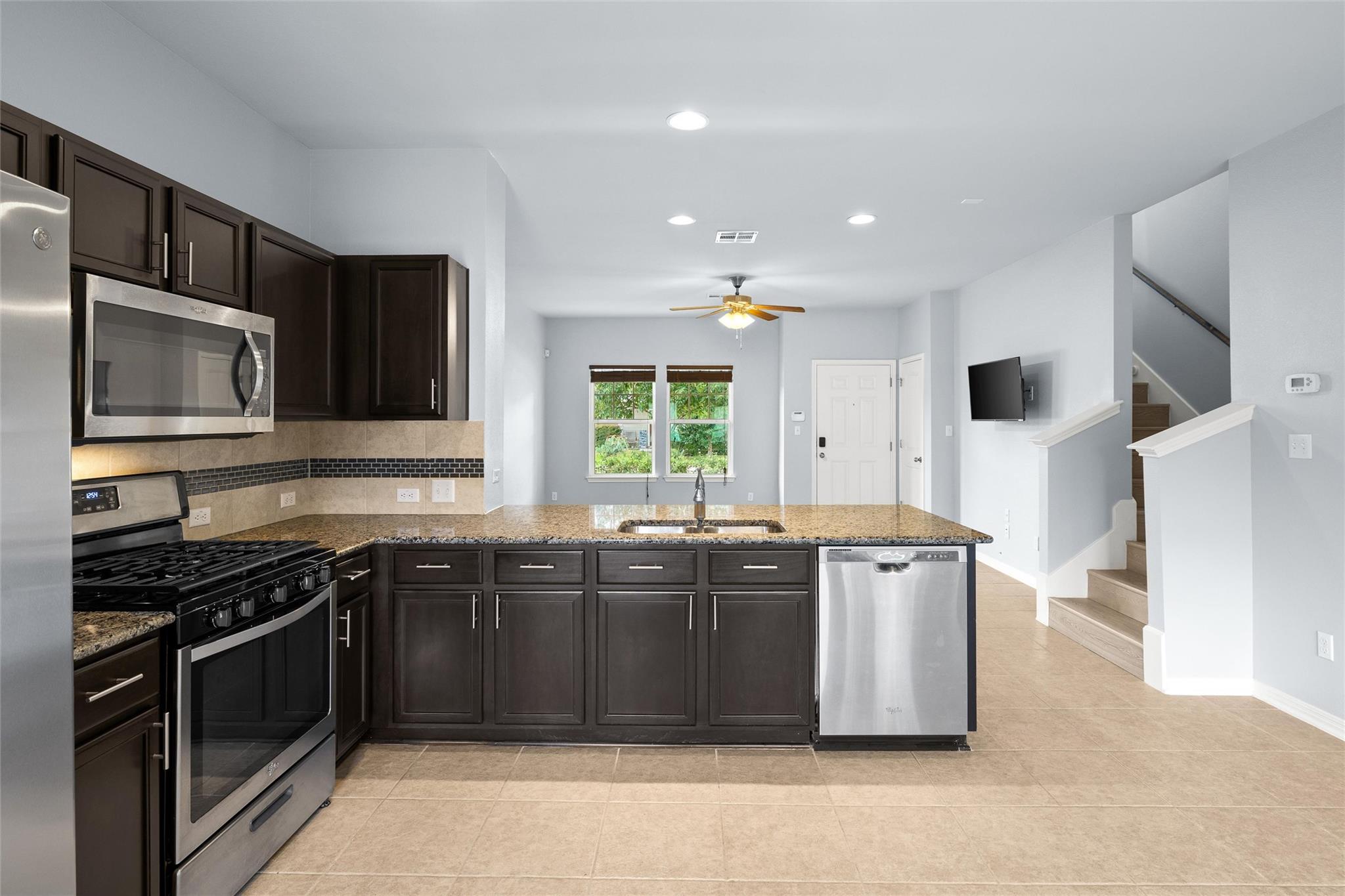102 Wainscot Oak Way, San Marcos, TX 78666