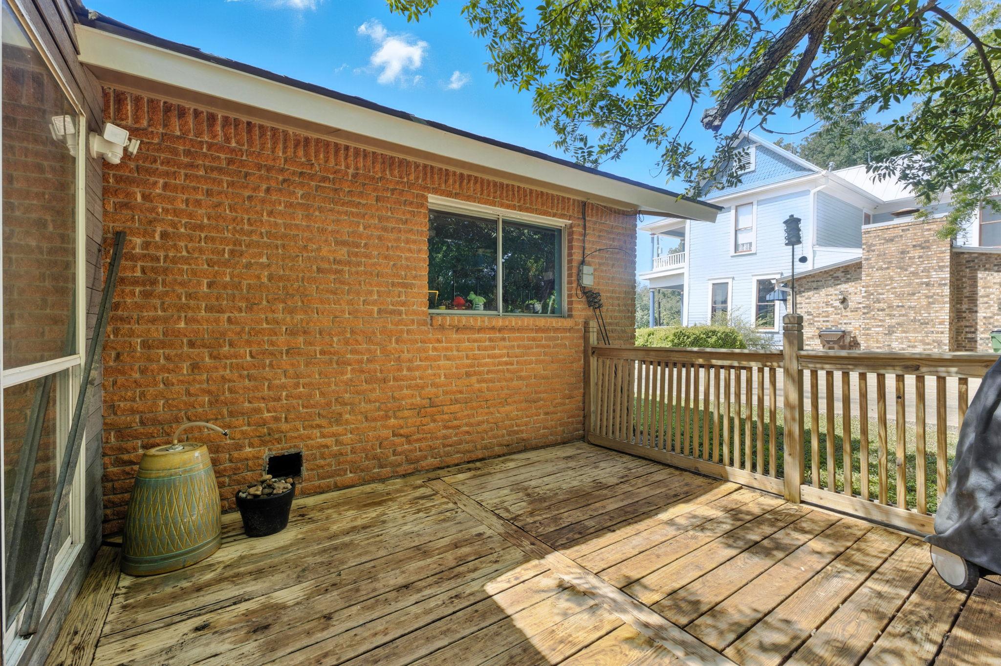 606 E Liberty Ave, Round Rock, TX 78664