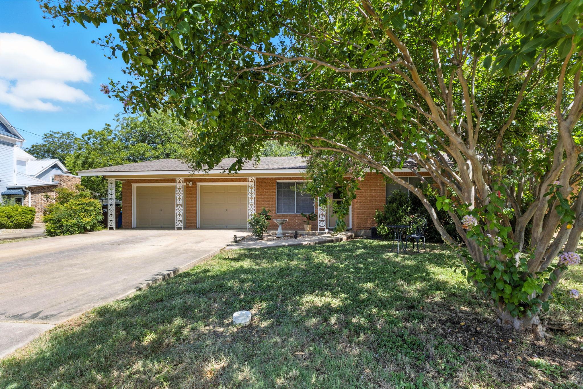 606 E Liberty Ave, Round Rock, TX 78664