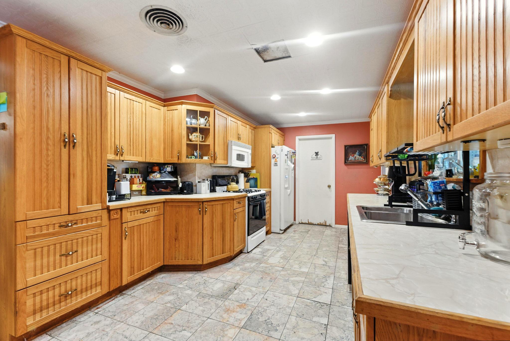 606 E Liberty Ave, Round Rock, TX 78664