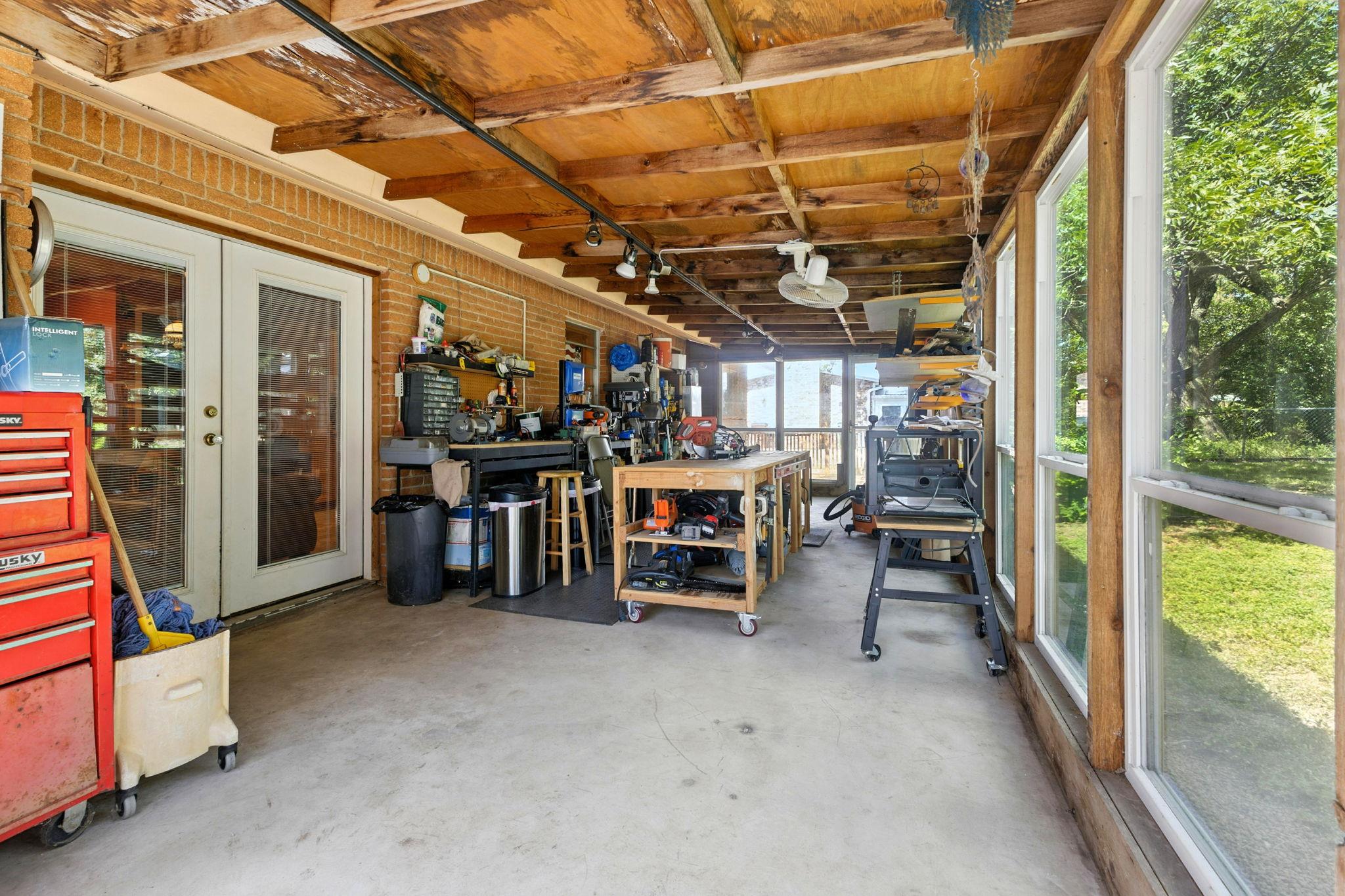 606 E Liberty Ave, Round Rock, TX 78664