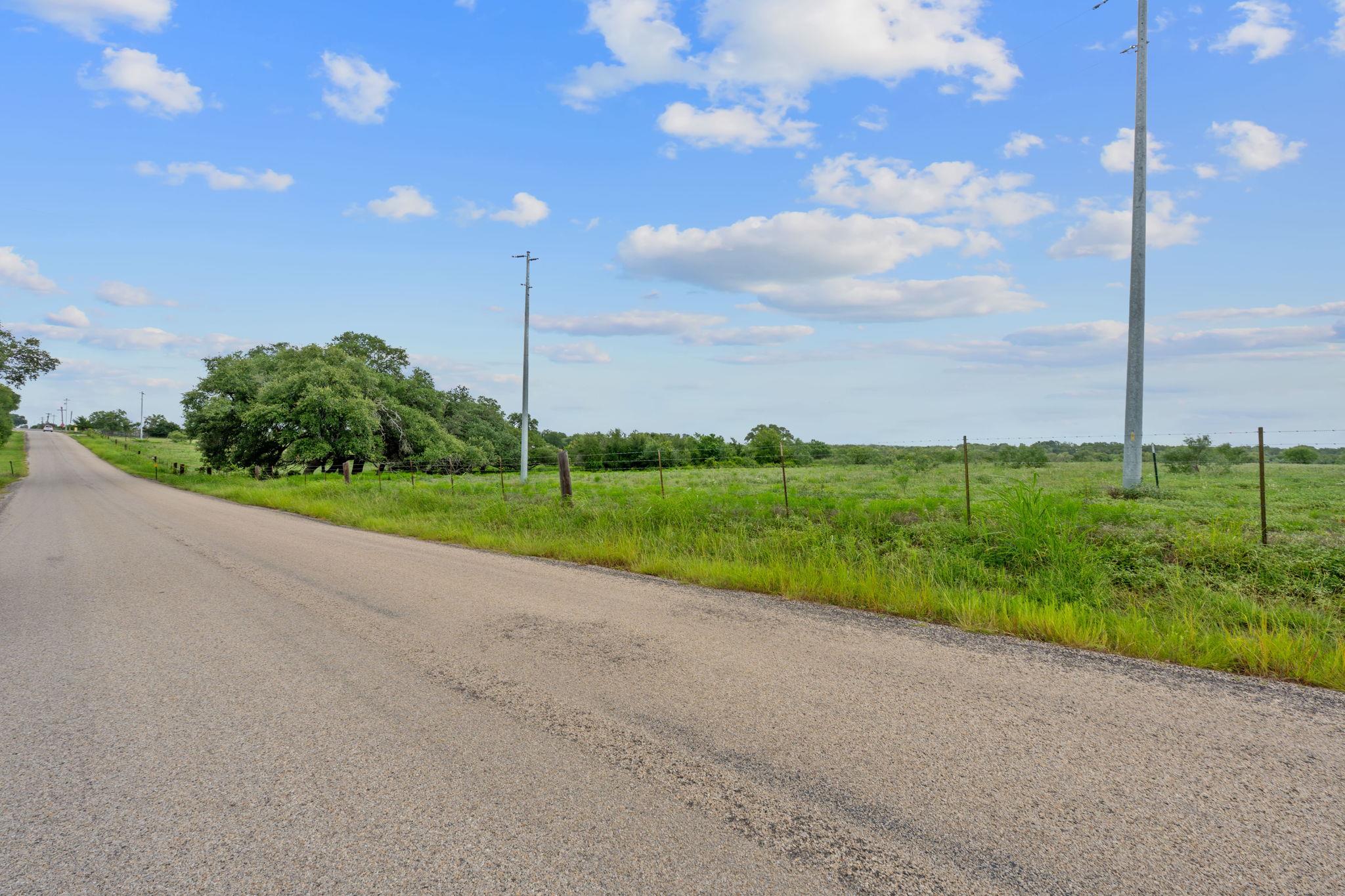 1381 Watterson Rd Rd, Red Rock, TX 78662