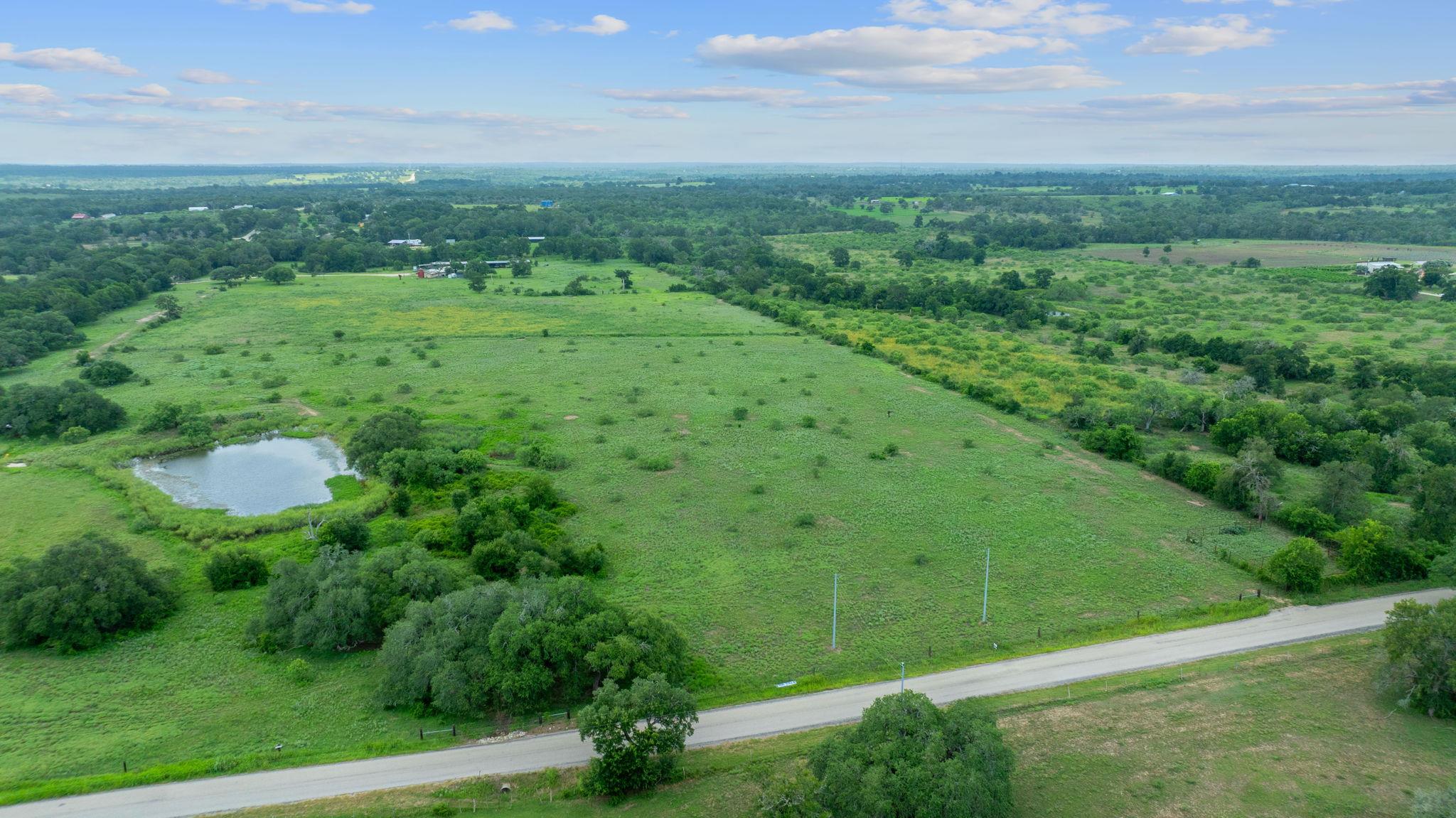 1381 Watterson Rd Rd, Red Rock, TX 78662